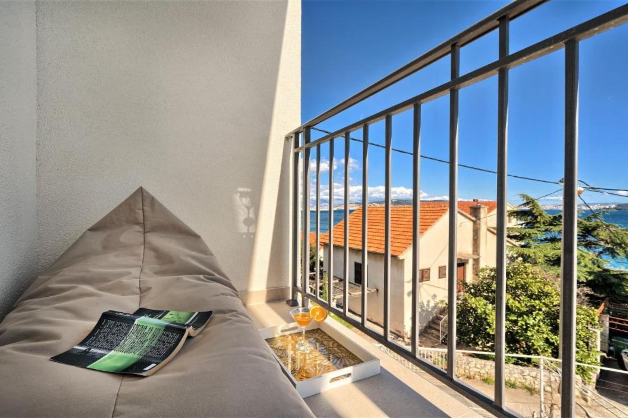 Two-Bedroom Apartment With Balcony And Sea View-Terrasbalkon