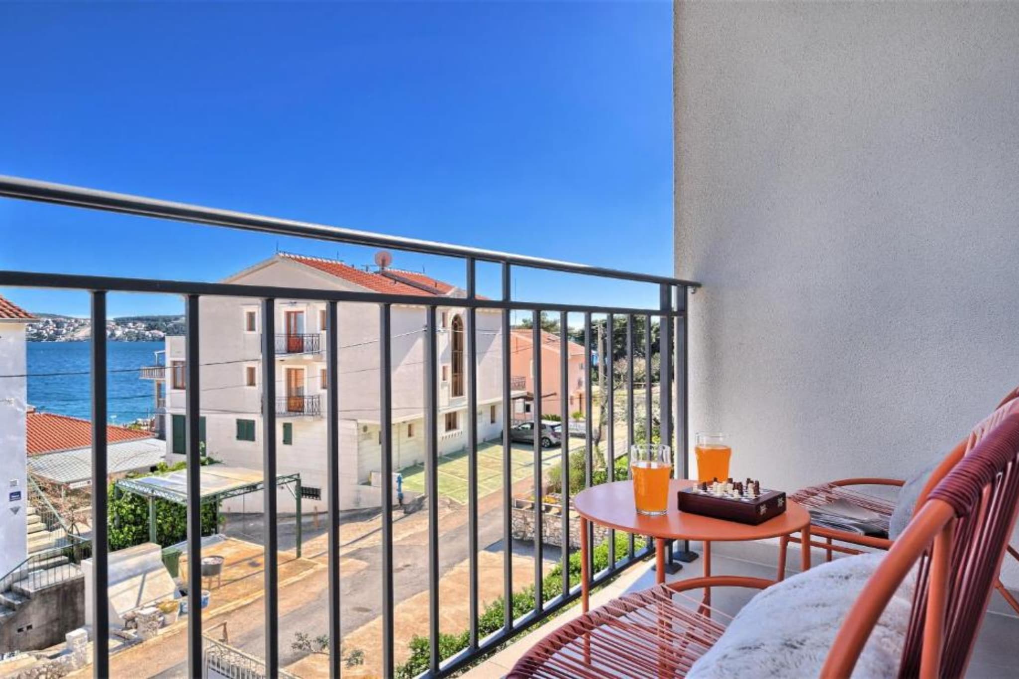 Two-Bedroom Apartment With Balcony And Sea View-Terrasbalkon