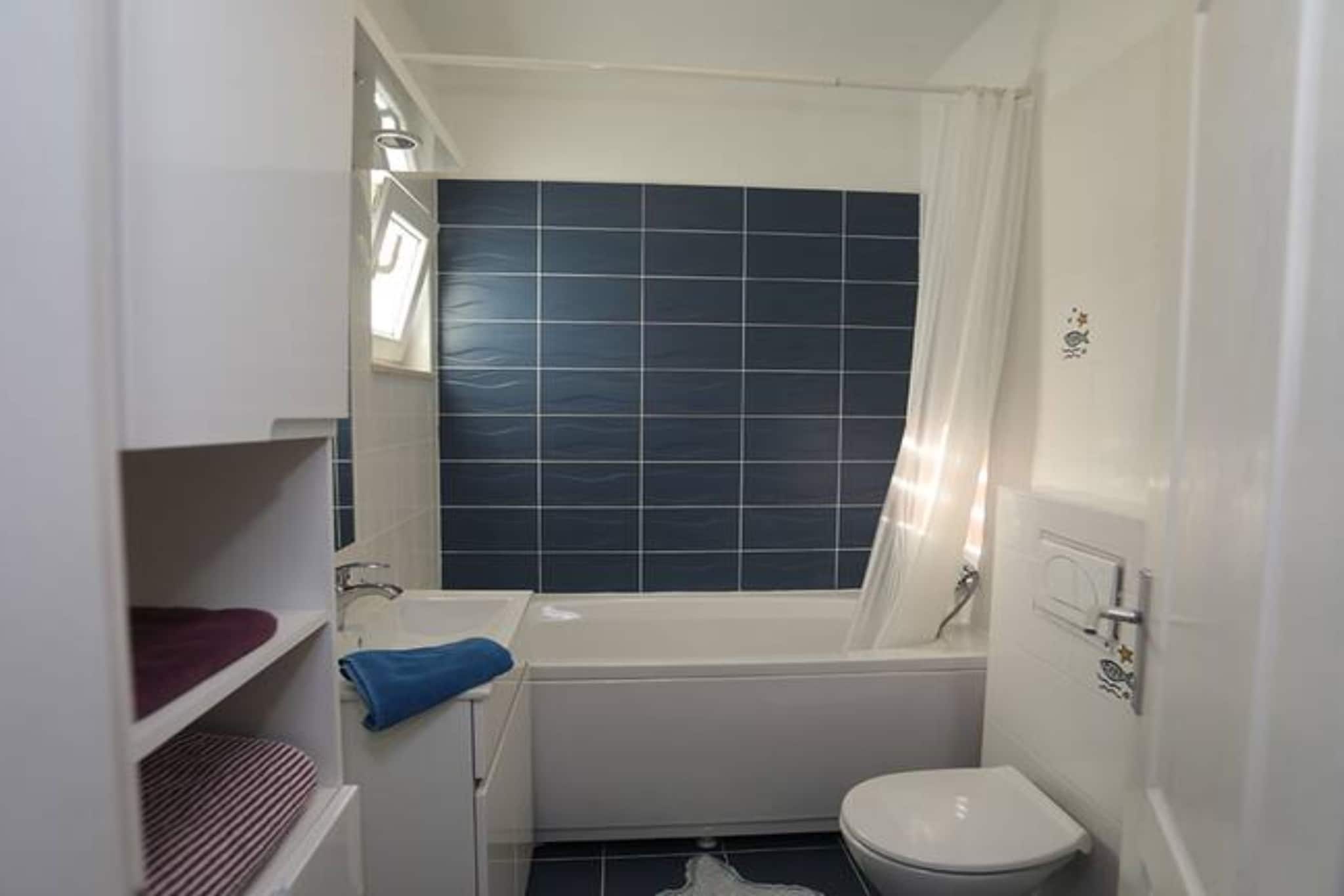 Garden Oasis - Kaštel Lukšić - One Bedroom Apartment with Balcony-Salle de bain