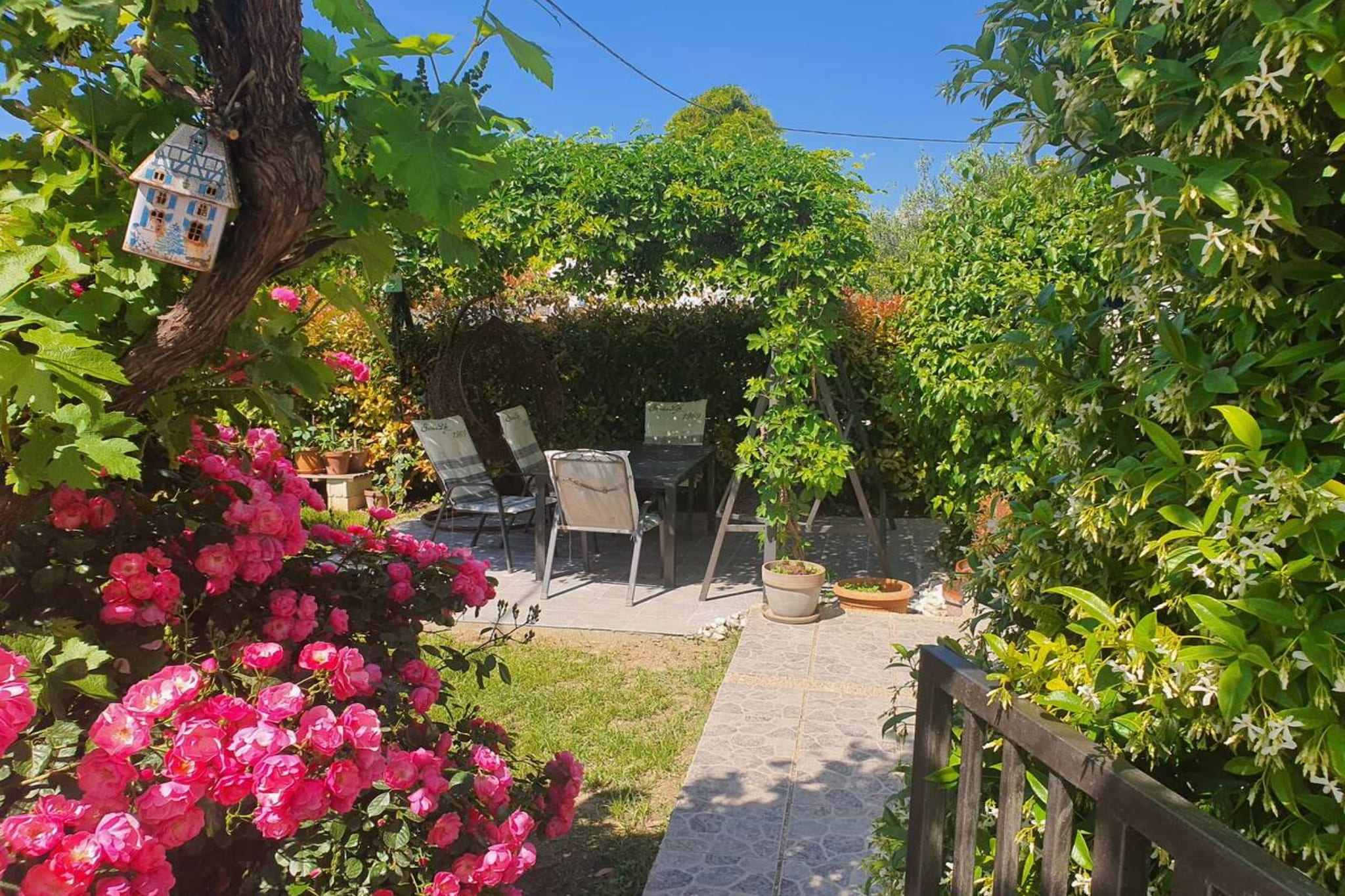 Garden Oasis - Kaštel Lukšić - One Bedroom Apartment with Balcony-Ambiance