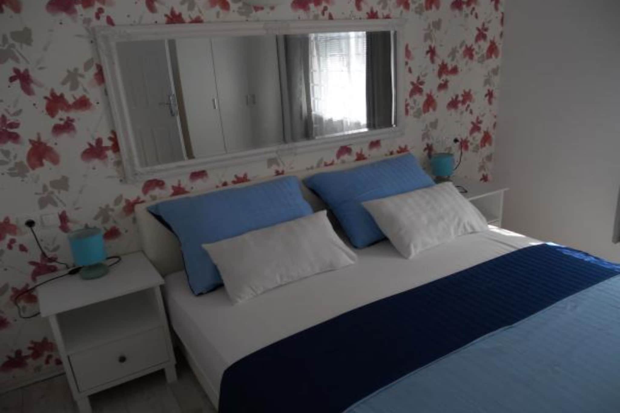 Apartments Dea & Paula - Classic Two Bedroom Apartment with Terrace