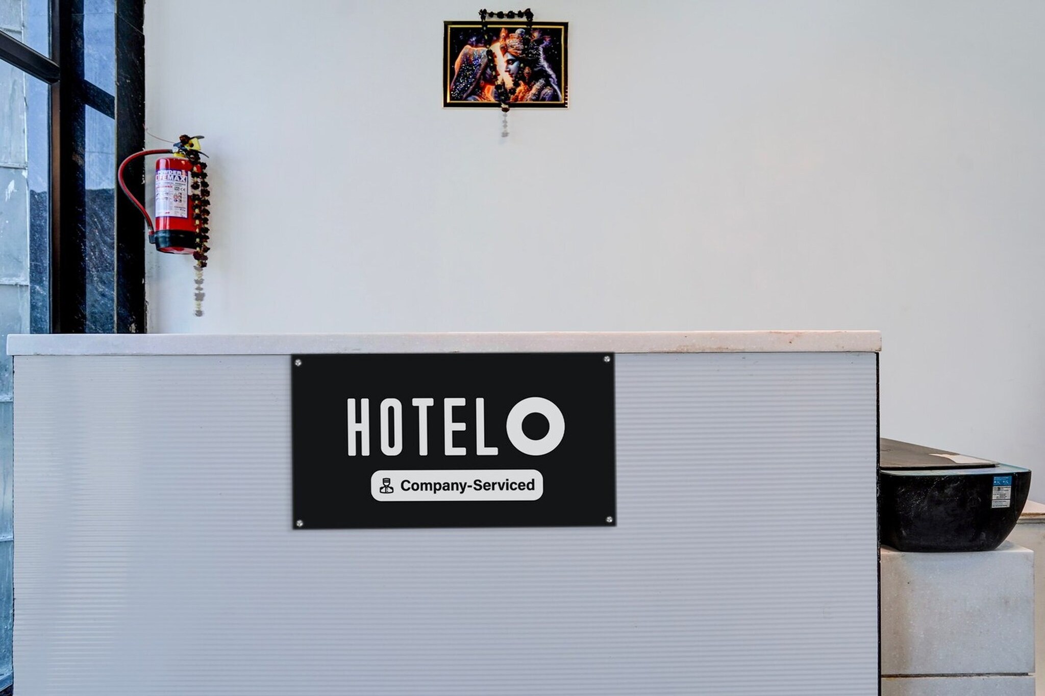 Ground floor: (bedroom(double bed, TV, seating area, air conditioning, Towels incl., telephone), bathroom(bathtub or shower, shower, washbasin, toilet, shampoo, body soap, hot water), Parking)