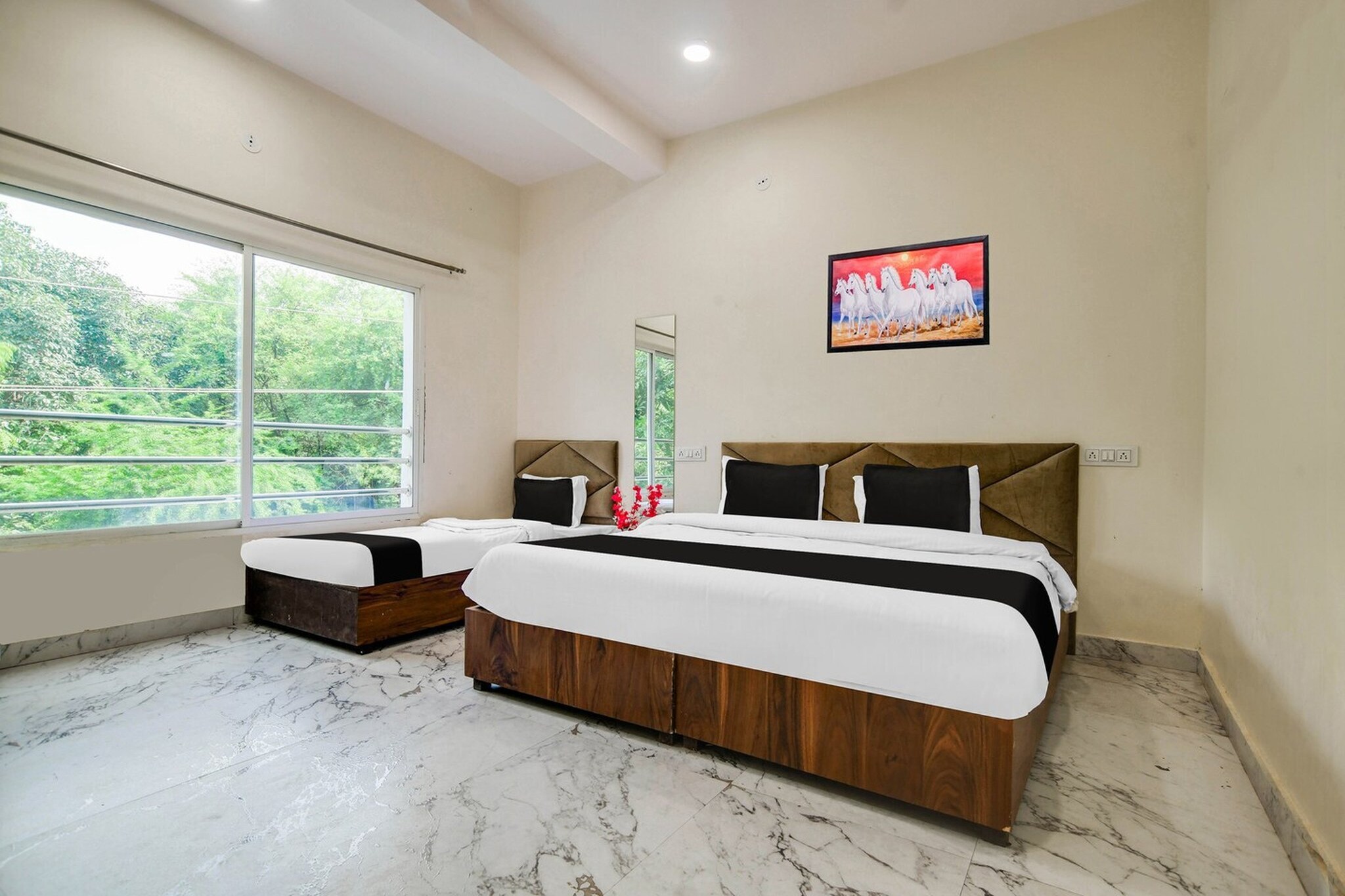 Comfortable Accommodations: Hotel O Ujjain Near Hari Fatak in Ujjain offers family rooms with air-conditioning, private bathrooms, work desks, and seating areas. Each room includes free toiletries, a bath or shower, TV, tiled floors, and a wardrobe.

Essential Facilities: Guests enjoy free WiFi throughout the property, a 24-hour front desk, housekeeping service, room service, and luggage storage. The hotel staff speak English and Hindi, ensuring smooth communication.

Prime Location: Located 56 km from Devi Ahilya Bai Holkar Airport, the hotel is a 14-minute walk from Ujjain Junction Station. Nearby attractions include Mahakaleshwar Jyotirlinga (2 km), Ujjain Kumbh Mela (3 km), and Hanuman Naka (1 km).

Unmarried couples are warmly welcome at this property.
                 
Guests with local ID proof are warmly welcome.

Apologies, but we are currently unable to host foreign nationals at this property.

Early Check-In Policy: A full dayâ€™s room rate will be charged for check-ins before 6:00 AM. Complimentary early check-in is available between 6:00 AM and 10:00 AM, subject to room availability.
Check-in is only available to guests aged 18 and above. Please provide a government-issued ID to confirmÂ yourÂ age.
