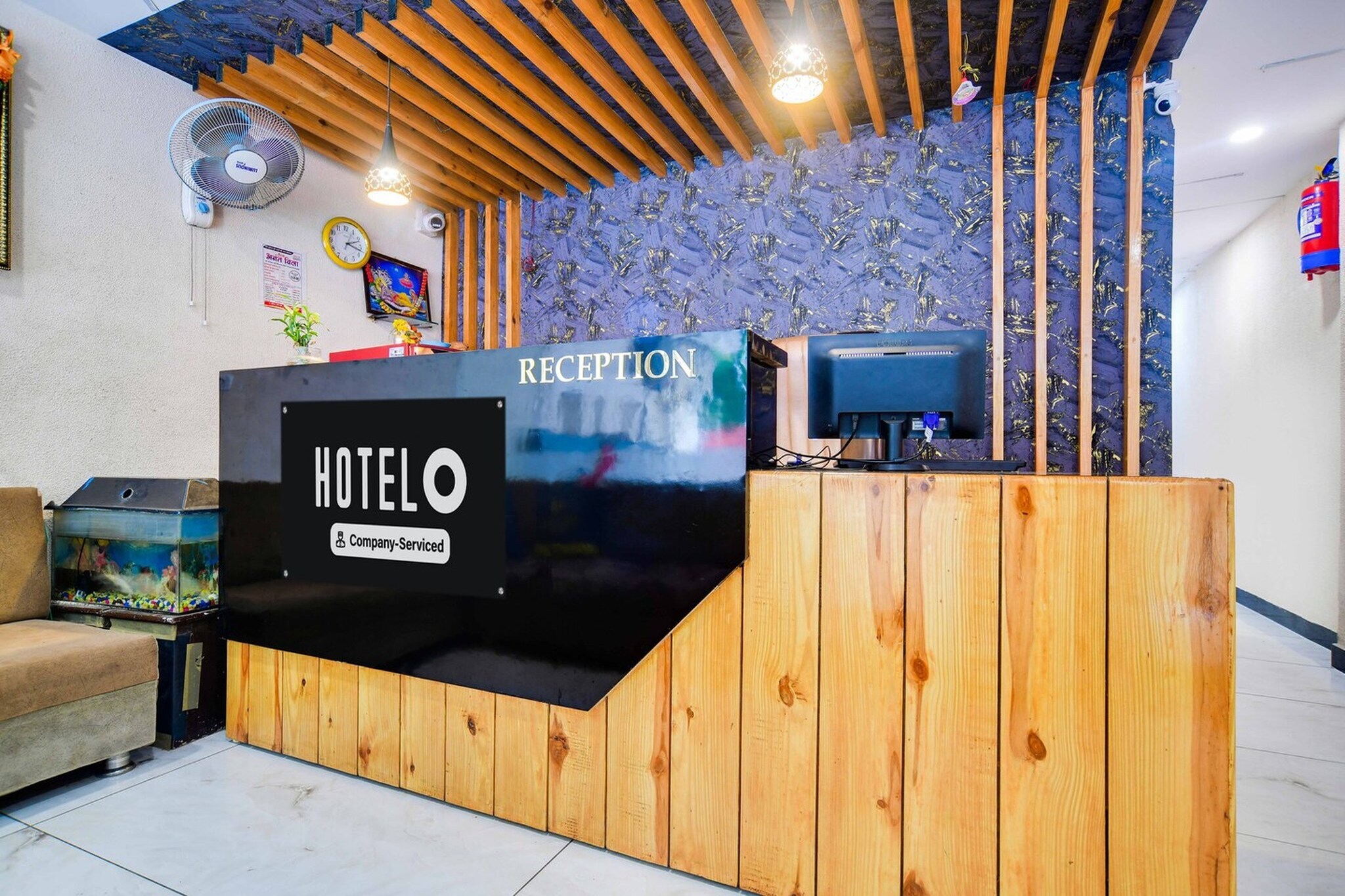 Ground floor: (bedroom(double bed, TV, seating area, air conditioning, Towels incl., telephone), bathroom(bathtub or shower, shower, washbasin, toilet, shampoo, body soap, hot water), Parking)