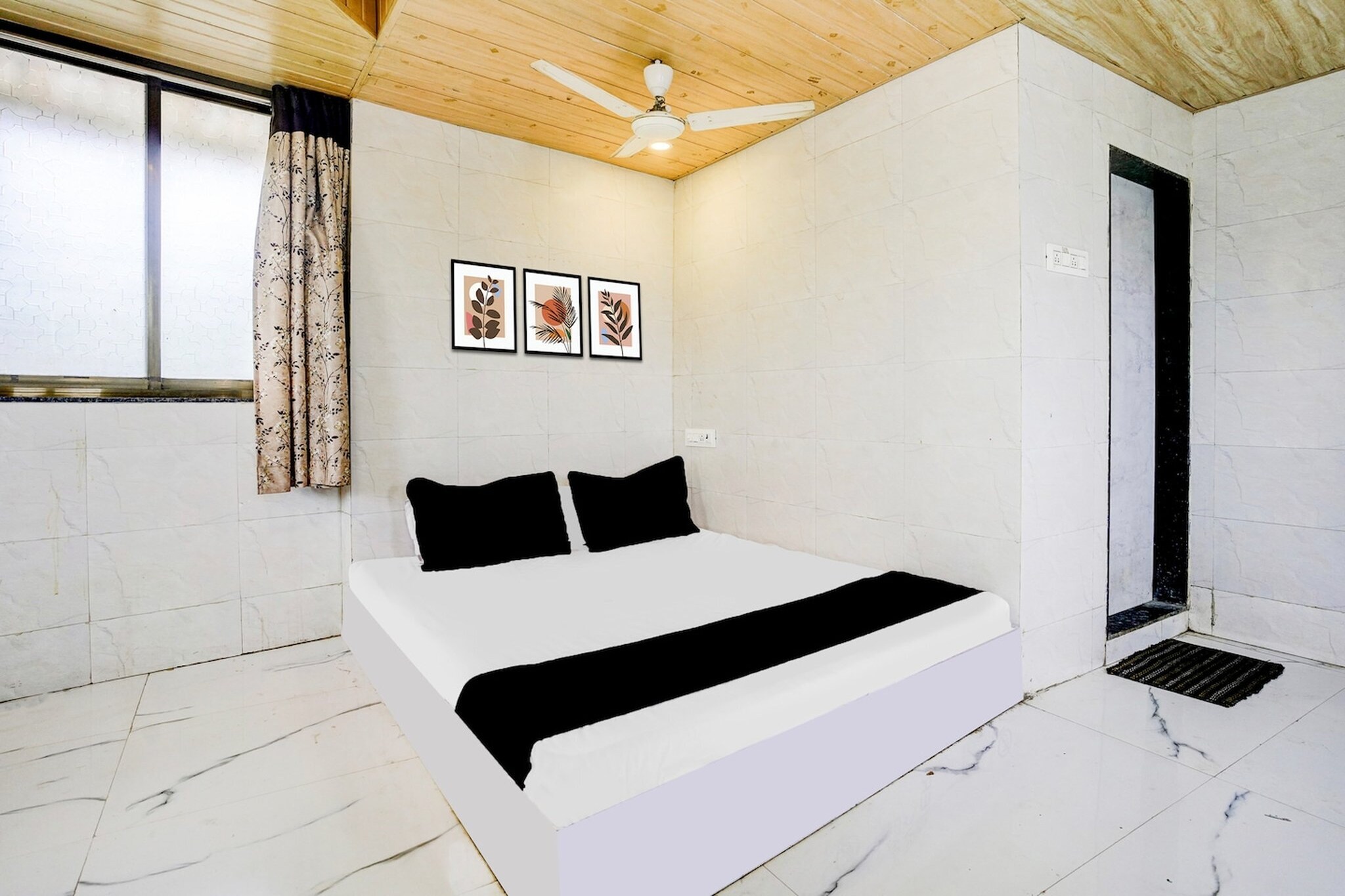 Comfortable Accommodations: Super Hotel O Ambedkar Chowk Ulhasnagar in Mumbai offers family rooms with air-conditioning, private bathrooms, work desks, and free WiFi throughout the property.

Convenient Facilities: Guests can enjoy a lounge, 24-hour front desk, shared kitchen, housekeeping, business area, laundry service, room service, tour desk, and luggage storage.

Nearby Attractions: Located 43 km from Chhatrapati Shivaji International Airport, the hotel is close to Indian Institute of Technology, Bombay (38 km), Powai Lake (38 km), Phoenix Market City Mall (43 km), and other points of interest.

Unmarried couples are warmly welcome at this property.
                 
Guests with local ID proof are warmly welcome.

Early Check-In Policy: A full day’s room rate will be charged for check-ins before 6:00 AM. Complimentary early check-in is available between 6:00 AM and 10:00 AM, subject to room availability.
Check-in is only available to guests aged 18 and above. Please provide a government-issued ID to confirm your age.

