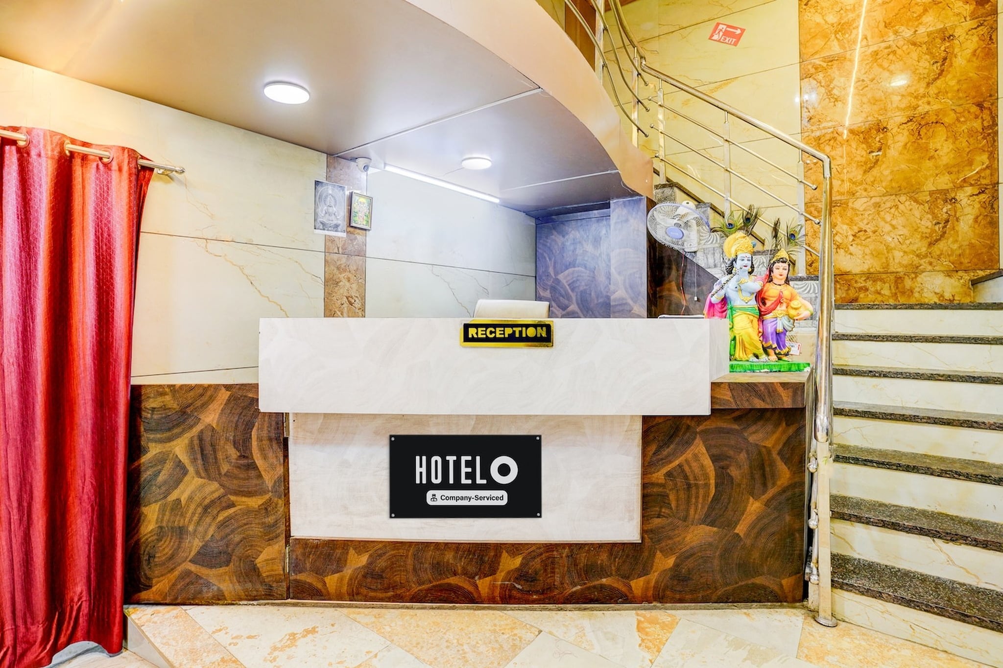 Ground floor: (bedroom(double bed, TV, seating area, air conditioning, Towels incl., telephone), bathroom(bathtub or shower, shower, washbasin, toilet, shampoo, body soap, hot water), Parking, lift)