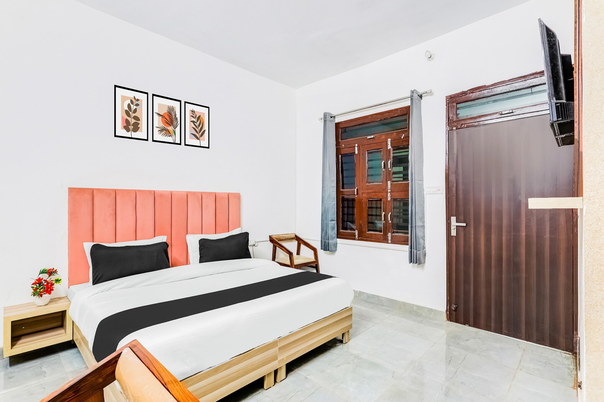 Comfortable Accommodations: Super Hotel O Aravali Vihar Bhiwadi in Bhiwadi offers family rooms with air-conditioning, private bathrooms, work desks, and seating areas. Each room includes free toiletries, a bath or shower, TV, tiled floors, and a wardrobe.

Convenient Facilities: Guests benefit from a 24-hour front desk, housekeeping service, room service, and luggage storage. The hotel provides a continental breakfast and offers English and Hindi at reception.

Prime Location: Located 57 km from Delhi International Airport, the hotel is near attractions such as WorldMark Gurgaon (46 km), MG Road (49 km), and Huda City Centre (48 km). Rewari Railway Station is 27 km away, and Dronacharya College of Engineering is 35 km from the property.

Unmarried couples are warmly welcome at this property.
Guests with local ID proof are warmly welcome.
"Complimentary early check-in"- Subject to availability.
Check-in is only available to guests aged 18 and above. Please provide a government-issued ID to confirmÂ yourÂ age.
