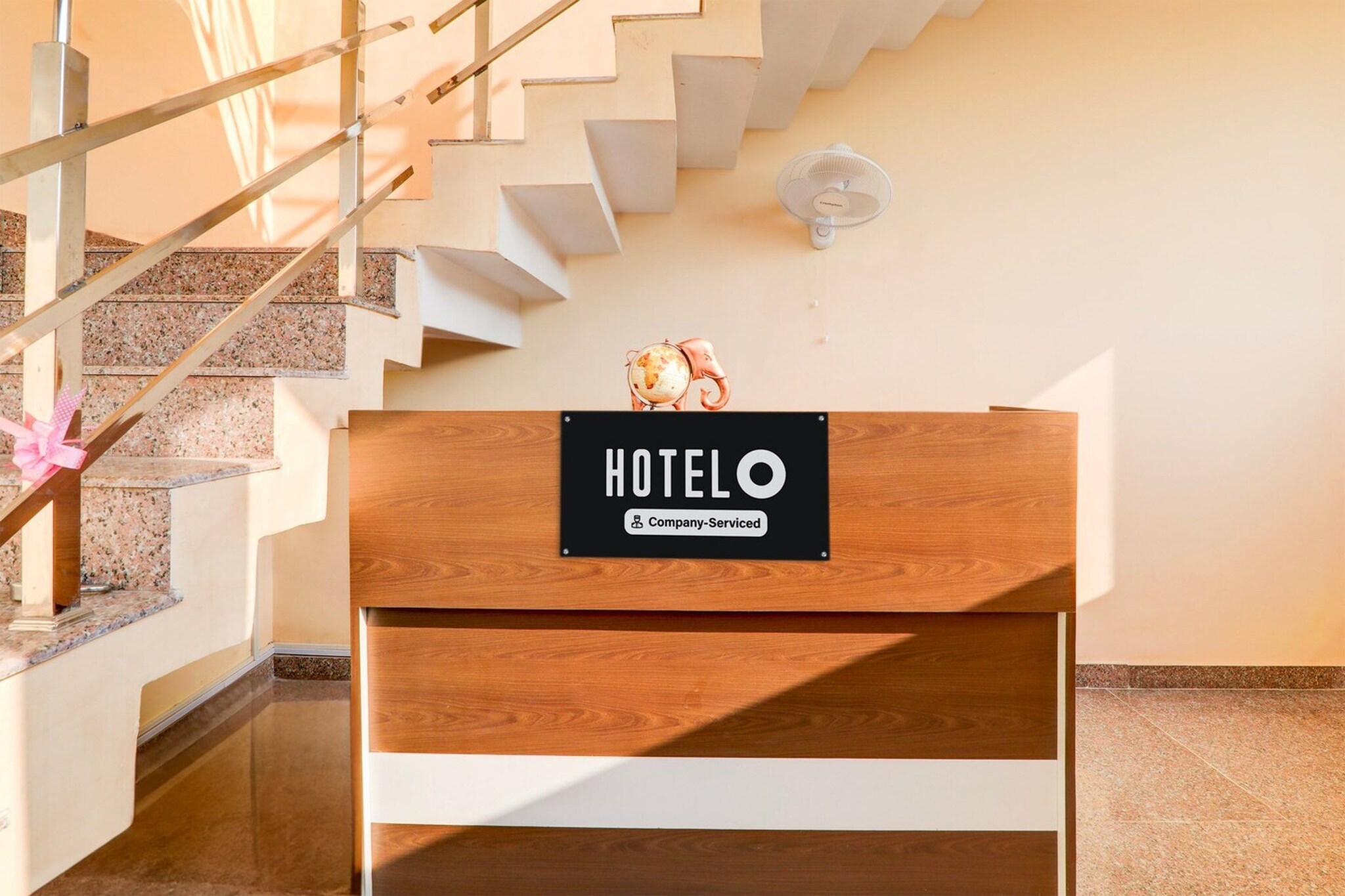 Ground floor: (bedroom(double bed, TV, seating area, air conditioning, Towels incl., telephone), bathroom(bathtub or shower, shower, washbasin, toilet, shampoo, body soap, hot water), Parking)