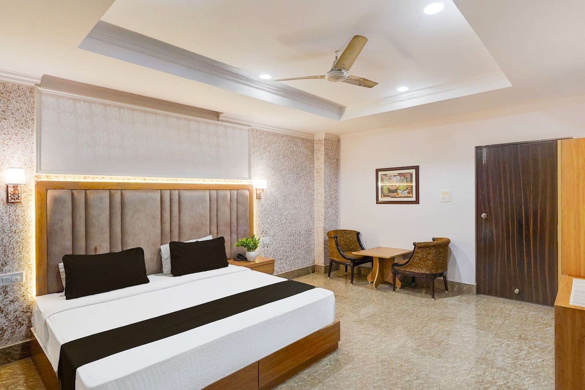 OYO 3697 Hotel Rivieraa is a hotel offering accommodation in Rudrapur.
Rooms come with a private bathroom.
A continental breakfast is served each morning at the property.
Nainital is 46 km from the hotel. Pantnagar Airport is 9 km away.
Unmarried couples are warmly welcome at this property.
Guests with local ID proof are warmly welcome.
Early Check-In Policy: A full day’s room rate will be charged for check-ins before 6:00 AM. Complimentary early check-in is available between 6:00 AM and 10:00 AM, subject to room availability.
Check-in is only available to guests aged 18 and above. Please provide a government-issued ID to confirm your age.