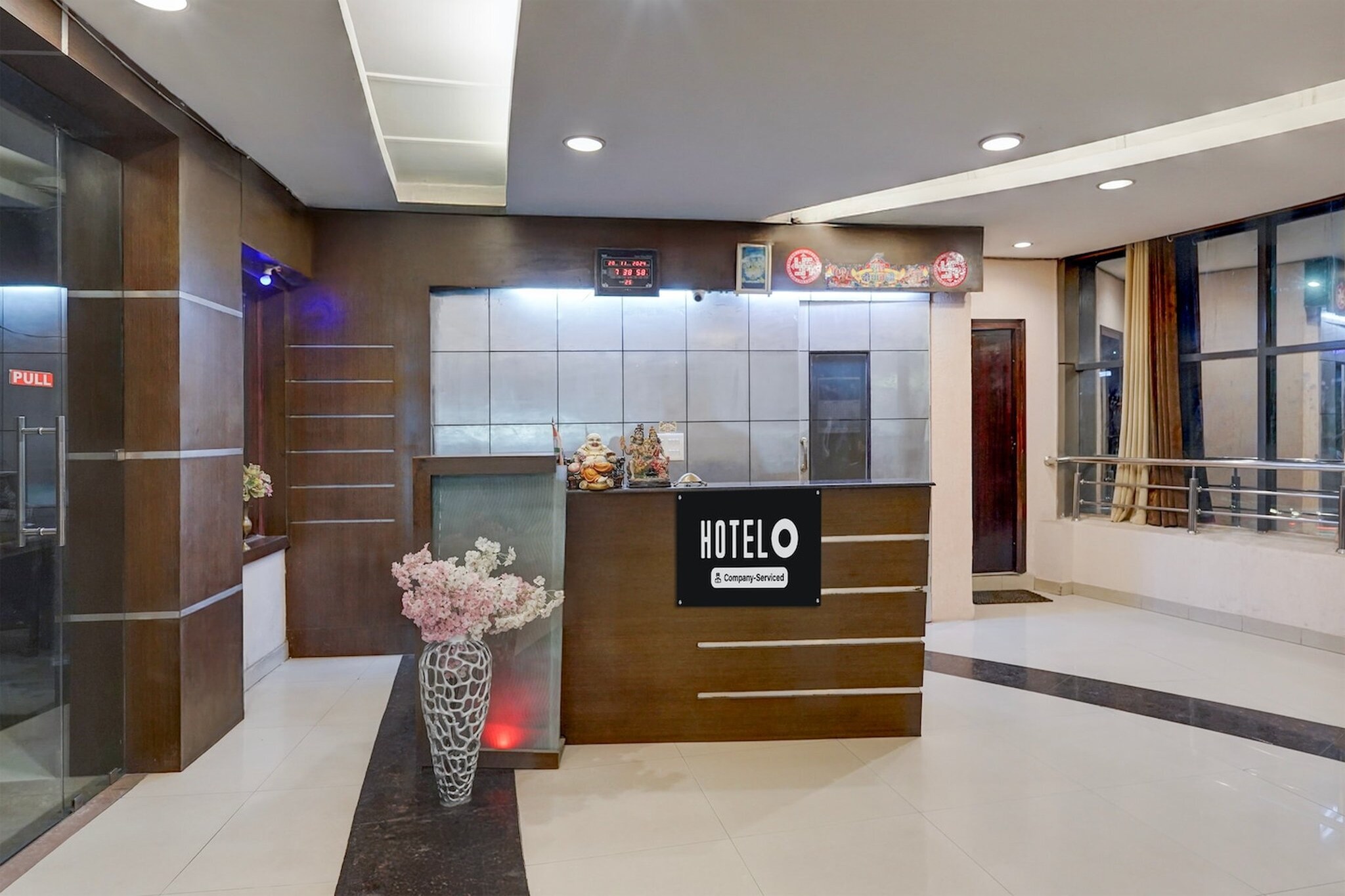 Ground floor: (bedroom(double bed, TV, seating area, air conditioning, Towels incl., telephone, Floor mattress), bathroom(bathtub or shower, shower, washbasin, toilet, shampoo, body soap, hot water))