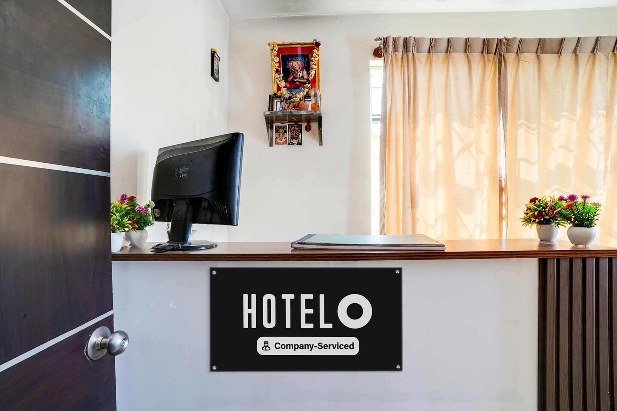 Ground floor: (bedroom(double bed, TV, seating area, air conditioning, Towels incl., telephone), bathroom(bathtub or shower, shower, washbasin, toilet, shampoo, body soap, hot water), Parking, lift)