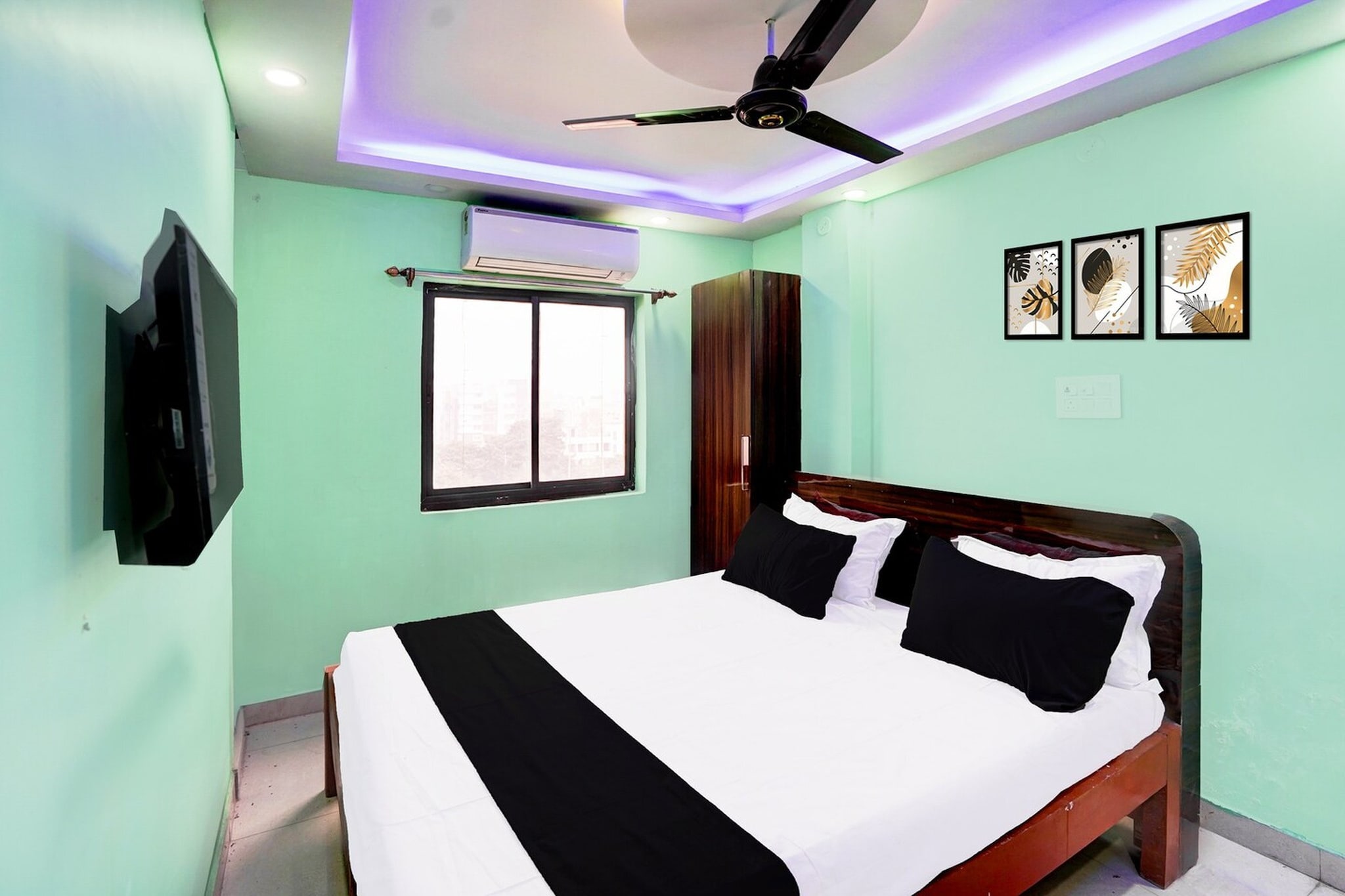 Comfortable Accommodations: Super Hotel O Bhagwanpur Chowk Muzaffarpur in Muzaffarpur offers family rooms with air-conditioning, private bathrooms, work desks, and seating areas. Each room includes free toiletries, a shower, wardrobe, and TV.
Essential Facilities: Guests enjoy free WiFi throughout the property, a lift, and a 24-hour front desk. The hotel provides a continental breakfast and a range of amenities to ensure a pleasant stay.
Convenient Location: Located 64 km from Darbhanga Airport and 4 km from Muzaffarpur Railway Station, the hotel is situated on NH 28 opposite L.N Mishra College. Nearby attractions include Muzaffarpur Junction and the Muzaffarpur Bus Station.
Highly Rated by Guests: Super Hotel O Bhagwanpur Chowk Muzaffarpur is highly rated by guests for its excellent service and comfortable accommodations.
Unmarried couples are warmly welcome at this property.
Guests with local ID proof are warmly welcome.
"Early Check-In Policy: A full day’s room rate will be charged for check-ins before 6:00 AM. Complimentary early check-in is available between 6:00 AM and 10:00 AM, subject to room availability.
Check-in is only available to guests aged 18 and above. Please provide a government-issued ID to confirm your age.