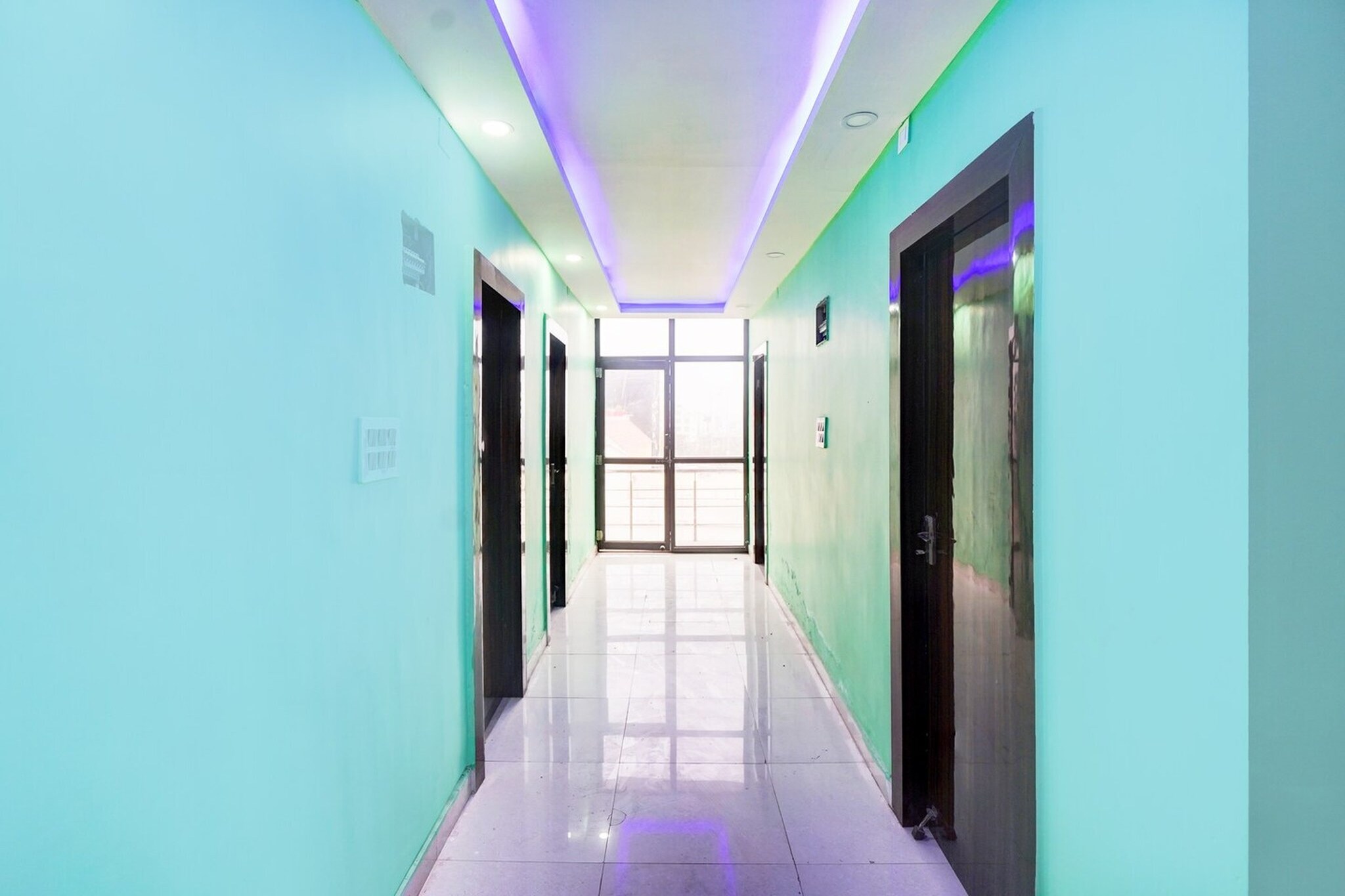 Ground floor: (bedroom(double bed, TV, seating area, air conditioning, Towels incl., telephone), bathroom(bathtub or shower, shower, washbasin, toilet, shampoo, body soap, hot water), Parking, lift)