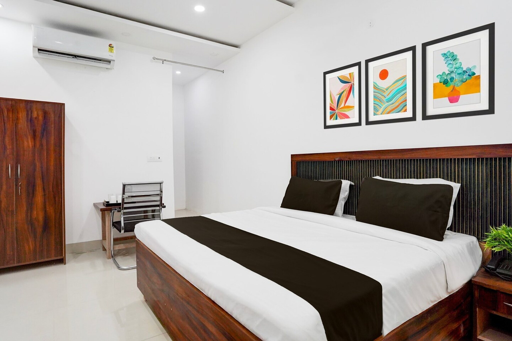 Situated within 20 km of Swaminarayan Akshardham and 21 km of Tughlaqabad Fort, Super Hotel O Bhangel Dadri Road Noida features rooms with air conditioning and a private bathroom in Noida. Among the facilities at this property are room service and a 24-hour front desk, along with free WiFi throughout the property. The property is non-smoking and is set 22 km from Humayun's Tomb.
All rooms at the hotel are fitted with a seating area, a flat-screen TV with satellite channels and a private bathroom with free toiletries and a bath or shower. All guest rooms have a desk.
National Gandhi Museum is 24 km from Super Hotel O Bhangel Dadri Road Noida, while Feroz Shah Kotla Cricket Stadium is 24 km from the property. Hindon Airport is 31 km away.
Unmarried couples are warmly welcome at this property.
Guests with local ID proof are warmly welcome.
Apologies, but we are currently unable to host foreign nationals at this property.
"Early Check-In Policy: A full day’s room rate will be charged for check-ins before 6:00 AM. Complimentary early check-in is available between 6:00 AM and 10:00 AM, subject to room availability.