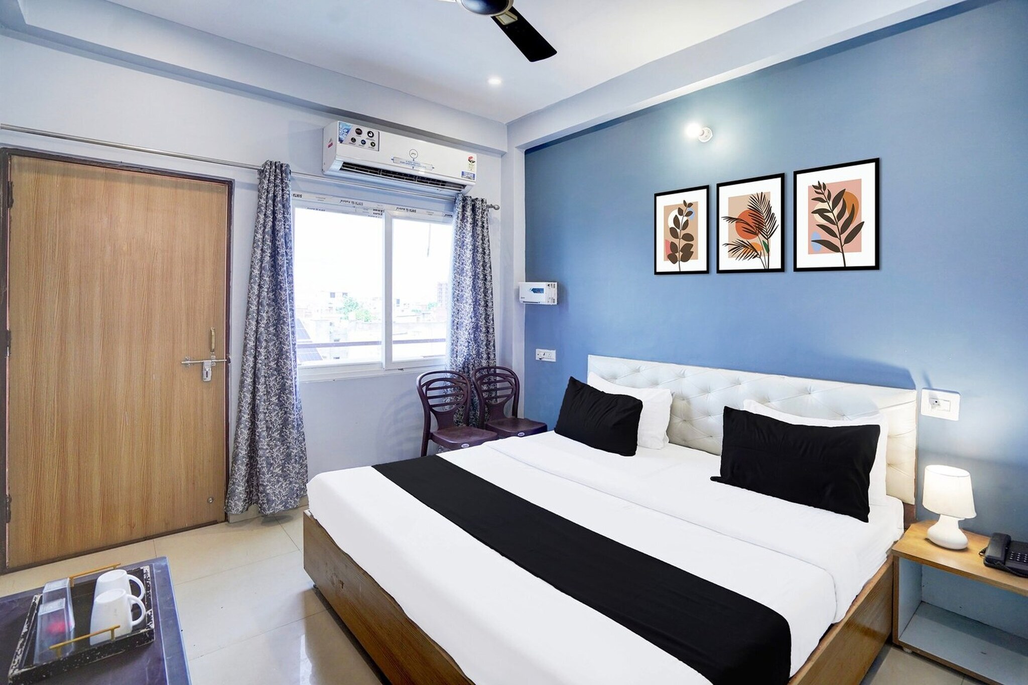 Situated within 4.1 km of Sri Sankata Mochan Hanuman Temple and 4.8 km of Harishchandra Ghat, Super Hotel O BLW Kakarmatta Near Banaras Junction features rooms with air conditioning and a private bathroom in Varanasi. Among the facilities at this property are room service and a 24-hour front desk, along with free WiFi throughout the property. The hotel has family rooms.

All rooms at the hotel are fitted with a seating area, a flat-screen TV with satellite channels and a private bathroom with free toiletries and a bath or shower. The units have a desk.

Kedar Ghat is 4.8 km from Super Hotel O BLW Kakarmatta Near Banaras Junction, while Banaras Hindu University is 4.9 km from the property. Lal Bahadur Shastri International Airport is 30 km away.

Unmarried couples are warmly welcome at this property.
Guests with local ID proof are warmly welcome.

Early Check-In Policy: A full day’s room rate will be charged for check-ins before 6:00 AM. Complimentary early check-in is available between 6:00 AM and 10:00 AM, subject to room availability.
Check-in is only available to guests aged 18 and above. Please provide a government-issued ID to confirm your age.