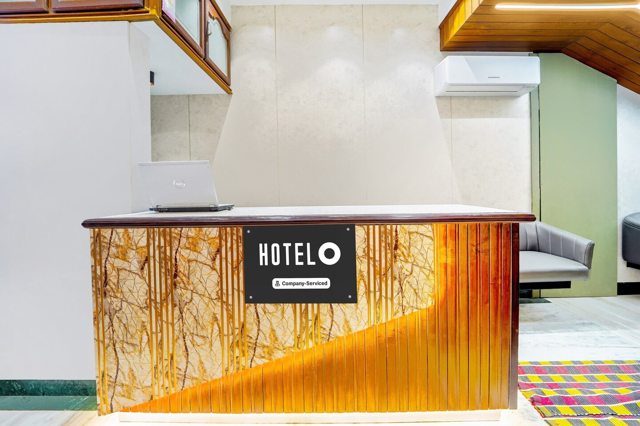Ground floor: (bedroom(double bed, TV, seating area, air conditioning, Towels incl., telephone), bathroom(bathtub or shower, shower, washbasin, toilet, shampoo, body soap, hot water), Parking, balcony, lift, Laundry Package for a fee)