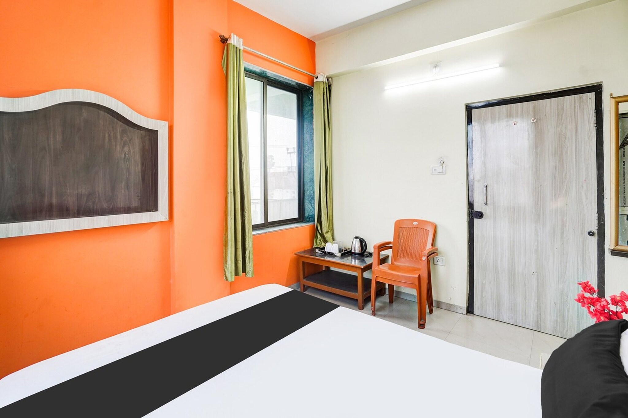 Comfortable Accommodations: Super Hotel O Darbhanga in Darbhanga offers family rooms with air-conditioning, private bathrooms, and free WiFi throughout the property. Each room includes a work desk, seating area, TV, and free toiletries.

Convenient Facilities: Guests can enjoy a lounge, 24-hour front desk, room service, and free on-site parking. The hotel provides a continental and à la carte breakfast, ensuring a pleasant start to the day.

Prime Location: Located 5 km from Darbhanga Airport and 42 km from Samastipur Junction Railway Station, the hotel is situated near Uma Cinema Hall. Reception staff speak English and Hindi.

Unmarried couples are warmly welcome at this property.
Guests with local ID proof are warmly welcome.

Early Check-In Policy: A full day’s room rate will be charged for check-ins before 6:00 AM. Complimentary early check-in is available between 6:00 AM and 10:00 AM, subject to room availability.
Check-in is only available to guests aged 18 and above. Please provide a government-issued ID to confirm your age.