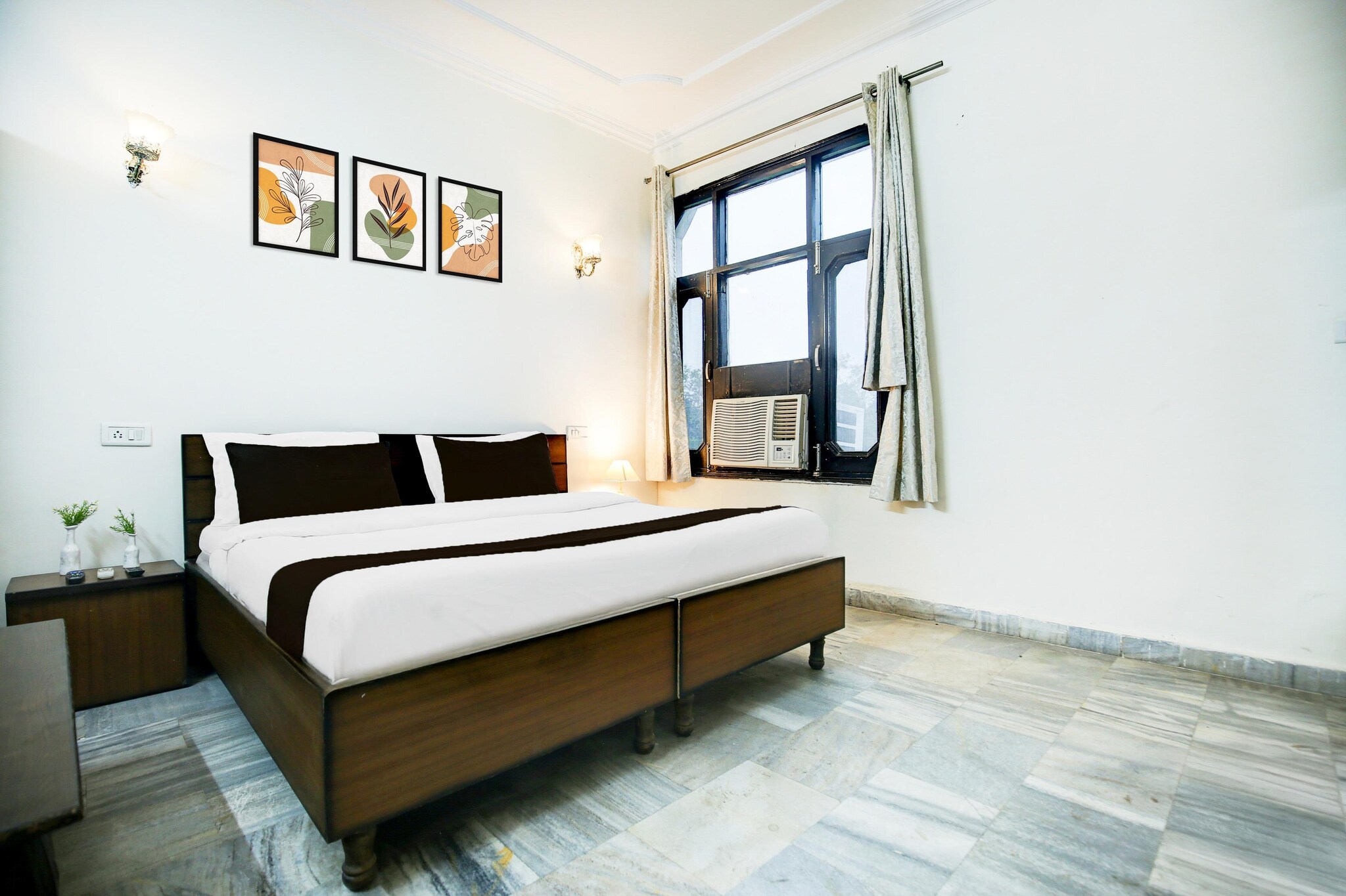 Comfortable Accommodations: Super Hotel O Dera Bassi Ambala-Chandigarh Road in Chandigarh offers family rooms with air-conditioning, private bathrooms, work desks, and free WiFi throughout the property.
Dining Experience: The family-friendly restaurant serves Indian cuisine for lunch and dinner in a welcoming ambience. Guests can enjoy a continental breakfast each morning.
Convenient Facilities: The hotel features a lounge, lift, 24-hour front desk, shared kitchen, housekeeping service, room service, and luggage storage. Free on-site parking is available.
Nearby Attractions: Located 11 km from Chandigarh Airport, the hotel is close to Rock Garden (12 km), ChhattBir Zoo (10 km), Sukhna Lake (11 km), and Mohali Cricket Stadium (11 km).
Unmarried couples are warmly welcome at this property.
Guests with local ID proof are warmly welcome.
"Early Check-In Policy: A full day’s room rate will be charged for check-ins before 6:00 AM. Complimentary early check-in is available between 6:00 AM and 10:00 AM, subject to room availability.
Check-in is only available to guests aged 18 and above. Please provide a government-issued ID to confirm your age.