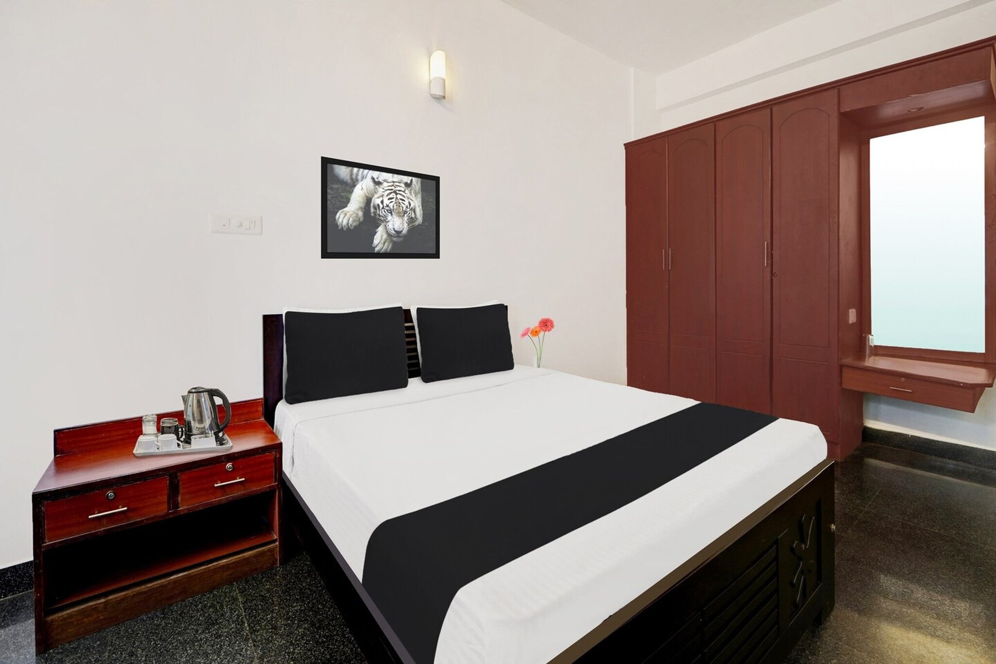 Super Hotel O East Fort is situated in Trivandrum, within 2.1 km of Sree Padmanabhaswamy Temple and 4.3 km of Napier Museum. Featuring a garden, the 4-star hotel has air-conditioned rooms with free WiFi, each with a private bathroom. The accommodation features room service, a 24-hour front desk and luggage storage for guests.
At the hotel, the rooms are fitted with a desk. All rooms in Super Hotel O East Fort are fitted with a TV and free toiletries.
Popular points of interest near the accommodation include Thiruvananthapuram Central, Trivandrum Railway Station and Pazhavangadi Ganapthy Temple. Thiruvananthapuram International Airport is 4 km from the property.
Unmarried couples are warmly welcome at this property.
Guests with local ID proof are warmly welcome.
Early Check-In Policy: A full day’s room rate will be charged for check-ins before 6:00 AM. Complimentary early check-in is available between 6:00 AM and 10:00 AM, subject to room availability.
Check-in is only available to guests aged 18 and above. Please provide a government-issued ID to confirm your age.