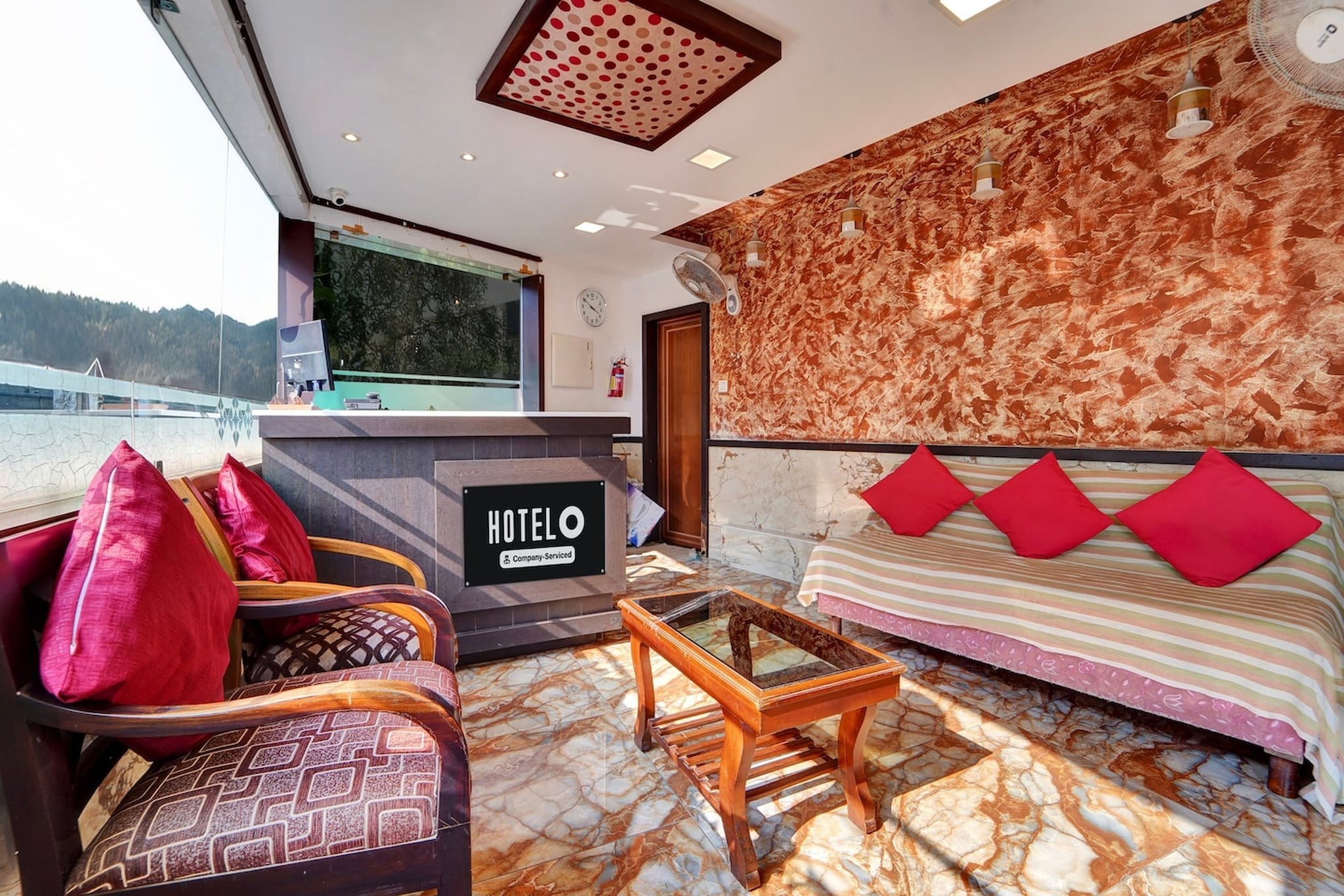 Ground floor: (bedroom(double bed, TV, seating area, air conditioning, Towels incl., telephone), bathroom(bathtub or shower, shower, washbasin, toilet, shampoo, body soap, hot water))