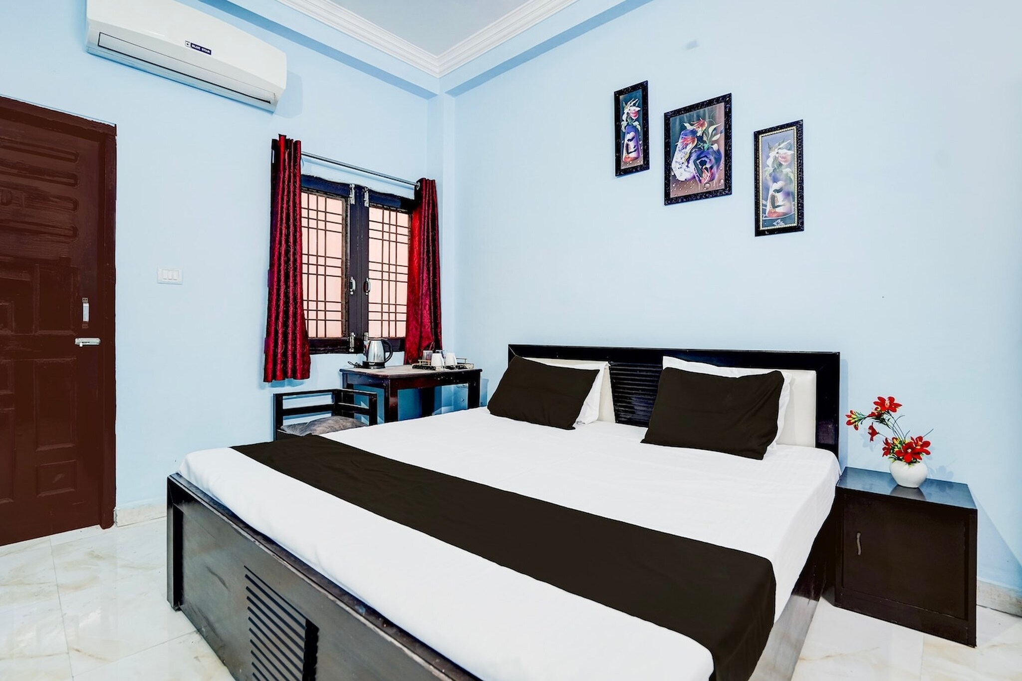 Set within 14 km of Lucknow University and 10 km of Lucknow Junction Railway Station, Super Hotel O Garden View Vrindavan Lucknow offers rooms with air conditioning and a private bathroom in Nilmatha. Among the facilities at this property are room service and a 24-hour front desk, along with free WiFi throughout the property. The hotel has family rooms.

All guest rooms at the hotel come with a seating area, a flat-screen TV with satellite channels and a private bathroom with free toiletries and a bath or shower. Guest rooms feature a desk.

KD Singh Stadium is 12 km from Super Hotel O Garden View Vrindavan Lucknow, while Ambedkar Park is 14 km from the property. Chaudhary Charan Singh International Airport is 6 km away.

Unmarried couples are warmly welcome at this property.               
Guests with local ID proof are warmly welcome.
Early Check-In Policy: A full day’s room rate will be charged for check-ins before 6:00 AM. Complimentary early check-in is available between 6:00 AM and 10:00 AM, subject to room availability.

Check-in is only available to guests aged 18 and above. Please provide a government-issued ID to confirm your age.