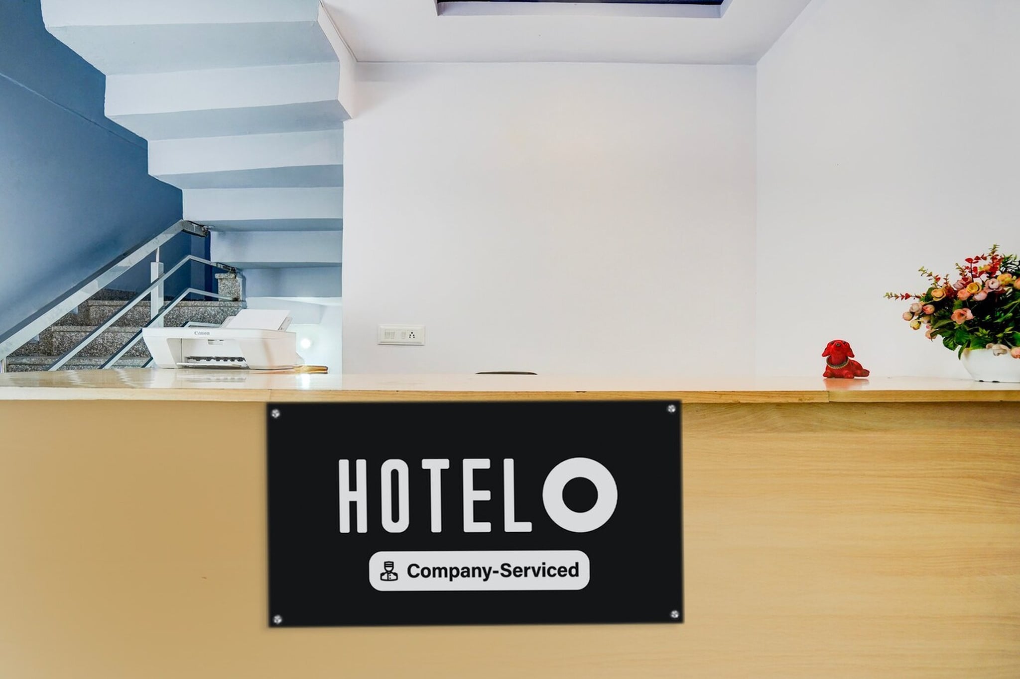 Ground floor: (bedroom(double bed, TV, seating area, air conditioning, Towels incl., telephone), bathroom(bathtub or shower, shower, washbasin, toilet, shampoo, body soap, hot water), Parking)