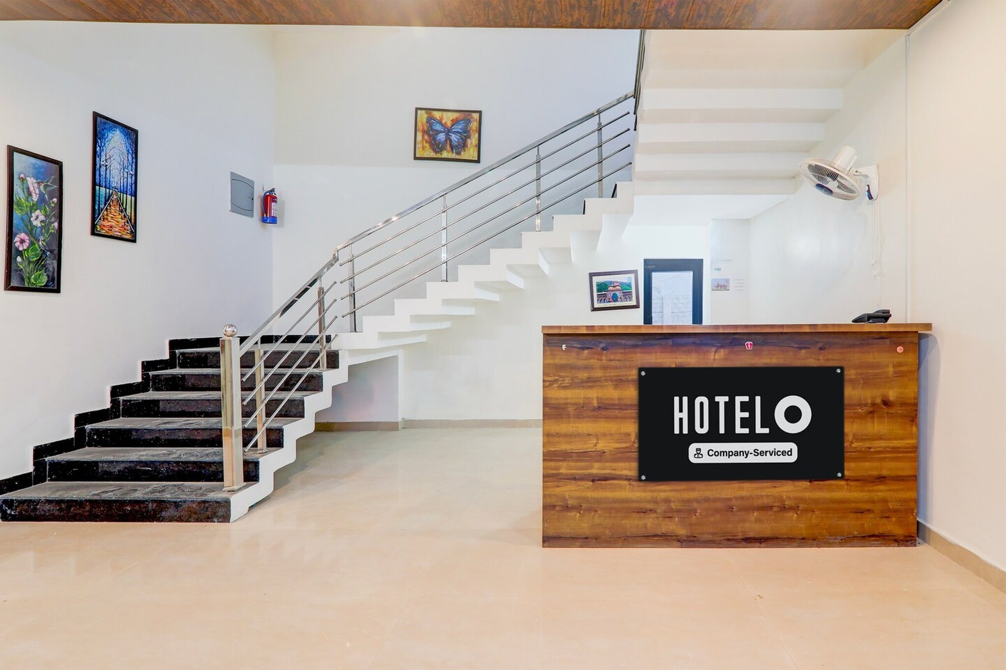 Super Hotel O Gomti Nagar Vigyan khand is set in Gomti Nagar, within 14 km of Lucknow University and 6.2 km of Indira Gandhi Pratishthan. With a shared lounge, the 4-star hotel has air-conditioned rooms with free WiFi, each with a private bathroom. The accommodation offers a shared kitchen, room service and luggage storage for guests.
All guest rooms at the hotel come with a seating area and a flat-screen TV with satellite channels. All rooms feature a desk.
A continental breakfast is available at Super Hotel O Gomti Nagar Vigyan khand.
Speaking English and Hindi at the reception, staff are always on hand to help.
Ambedkar Park is 7.4 km from the accommodation, while KD Singh Stadium is 13 km from the property. Chaudhary Charan Singh International Airport is 19 km away.
Unmarried couples are warmly welcome at this property.
Guests with local ID proof are warmly welcome.
Early Check-In Policy: A full day’s room rate will be charged for check-ins before 6:00 AM. Complimentary early check-in is available between 6:00 AM and 10:00 AM, subject to room availability.
Check-in is only available to guests aged 18 and above. Please provide a government-issued ID to confirm your age.