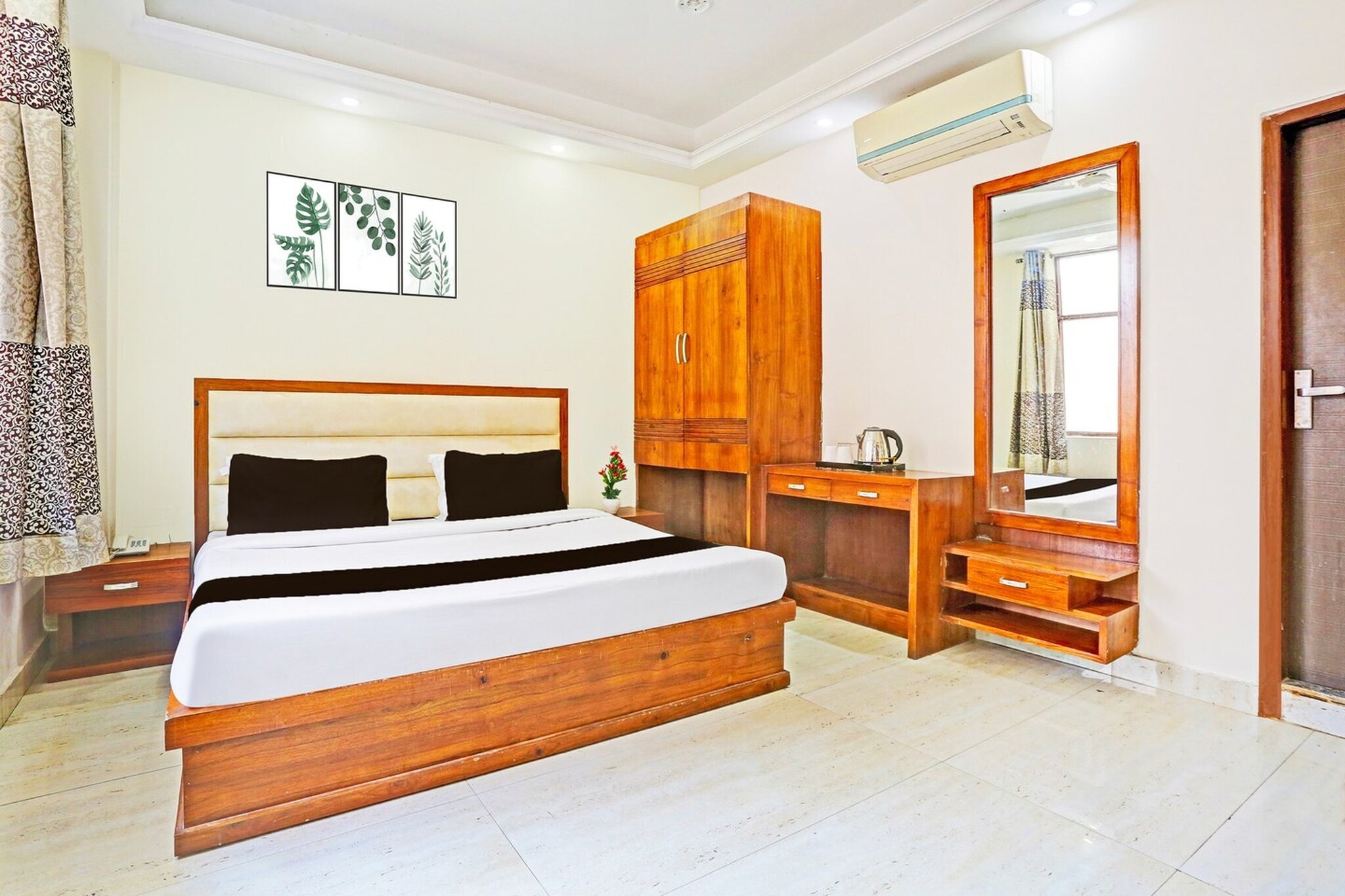 Well located in the Palam Vihar district of Gurgaon, Super Hotel O Gurgaon Old Town is located 10 km from MG Road, 16 km from WorldMark Gurgaon and 23 km from Qutub Minar. With a shared lounge, the 4-star hotel has air-conditioned rooms with free WiFi, each with a private bathroom. The accommodation provides a shared kitchen and room service for guests.
Guest rooms at the hotel are equipped with a seating area and a flat-screen TV with satellite channels. The rooms include a desk.
A continental breakfast is available at Super Hotel O Gurgaon Old Town.
Speaking English and Hindi, staff will be happy to provide guests with practical guidance on the area at the 24-hour front desk.
Rashtrapati Bhavan is 26 km from the accommodation, while Gandhi Smriti is 26 km away. Delhi International Airport is 7 km from the property.
Unmarried couples are warmly welcome at this property.
Guests with local ID proof are warmly welcome.
Apologies, but we are currently unable to host foreign nationals at this property.
Early Check-In Policy: A full day’s room rate will be charged for check-ins before 6:00 AM. Complimentary early check-in is available between 6:00 AM and 10:00 AM, subject to room availability.
Check-in is only available to guests aged 18 and above. Please provide a government-issued ID to confirm your age.
