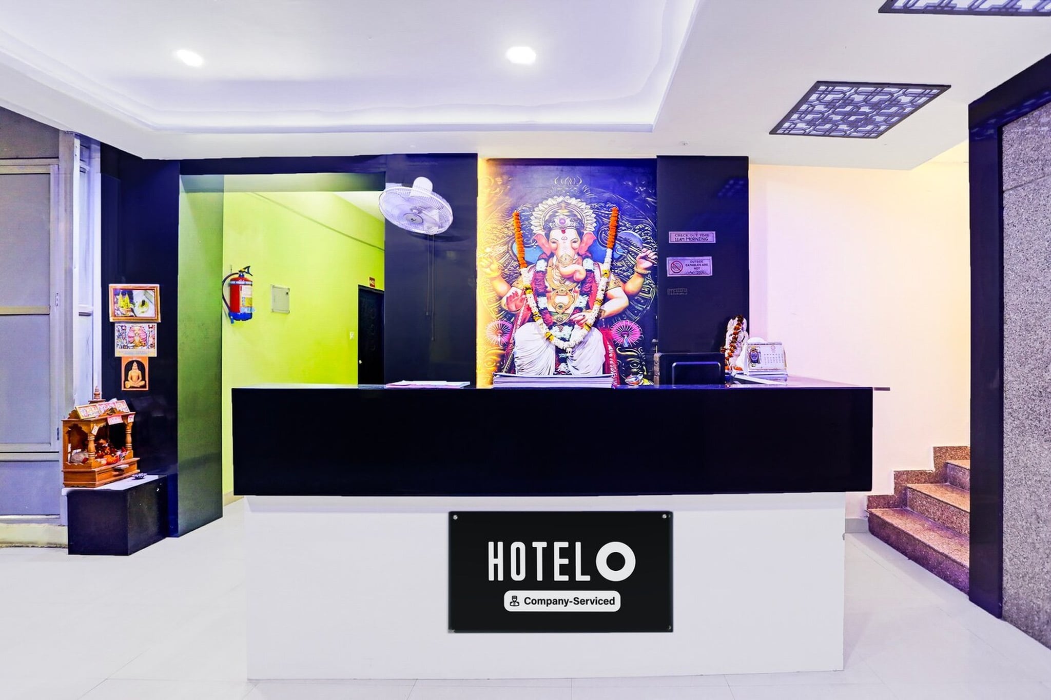 Comfortable Accommodations: Super Hotel O Hyderabad Gate IIT BHU in Varanasi offers 4-star comfort with air-conditioned rooms featuring private bathrooms, work desks, and free WiFi throughout the property.

Dining and Amenities: Guests can enjoy an à la carte breakfast, a restaurant, and a bar. The hotel provides a lift, 24-hour front desk, shared kitchen, housekeeping, laundry, family rooms, room service, meeting rooms, and luggage storage.

Prime Location: Located 34 km from Lal Bahadur Shastri International Airport, the hotel is a 17-minute walk from Banaras Hindu University. Nearby attractions include Sri Sankata Mochan Hanuman Temple (4 km) and Assi Ghat (5 km).

Guest Satisfaction: Highly rated for its attentive staff, room cleanliness, and comfort.

Unmarried couples are warmly welcome at this property.
Guests with local ID proof are warmly welcome.

Early Check-In Policy: A full day’s room rate will be charged for check-ins before 6:00 AM. Complimentary early check-in is available between 6:00 AM and 10:00 AM, subject to room availability.
Check-in is only available to guests aged 18 and above. Please provide a government-issued ID to confirm your age.