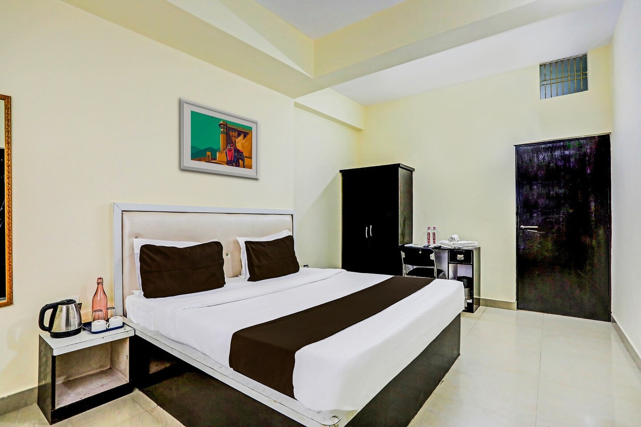 Hotel O Hyderabad Gate IIT BHU