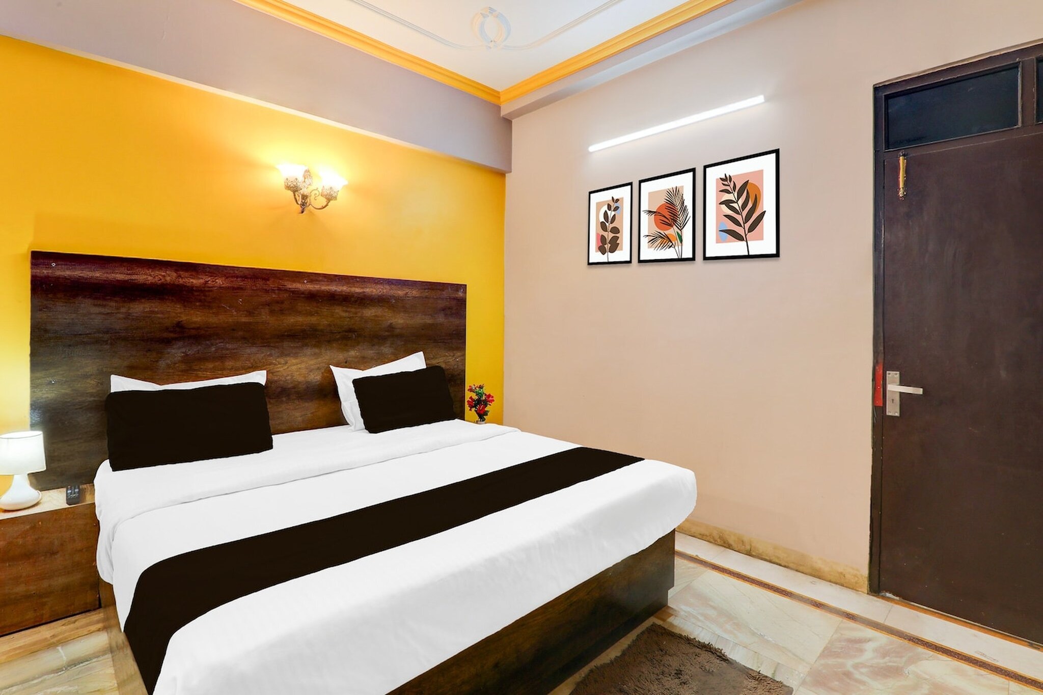 Situated within 11 km of Lucknow University and 4.8 km of Indira Gandhi Pratishthan, Super Hotel O Insaf Nagar Munshipuliya formerly Vibrant features rooms with air conditioning and a private bathroom in Chinhat. Among the facilities of this property are a restaurant, a shared kitchen and room service, along with free WiFi throughout the property. The hotel has family rooms.
The rooms at the hotel are fitted with a seating area, a flat-screen TV with satellite channels and a private bathroom with free toiletries and a bath or shower. All rooms have a desk.
Speaking English and Hindi at the reception, staff are ready to help around the clock.
Ambedkar Park is 6.6 km from Super Hotel O Insaf Nagar Munshipuliya formerly Vibrant, while KD Singh Stadium is 10 km from the property. Chaudhary Charan Singh International Airport is 23 km away.
Unmarried couples are warmly welcome at this property.
Guests with local ID proof are warmly welcome.
Apologies, but we are currently unable to host foreign nationals at this property.
Early Check-In Policy: A full day’s room rate will be charged for check-ins before 6:00 AM. Complimentary early check-in is available between 6:00 AM and 10:00 AM, subject to room availability.
Check-in is only available to guests aged 18 and above. Please provide a government-issued ID to confirm your age.
