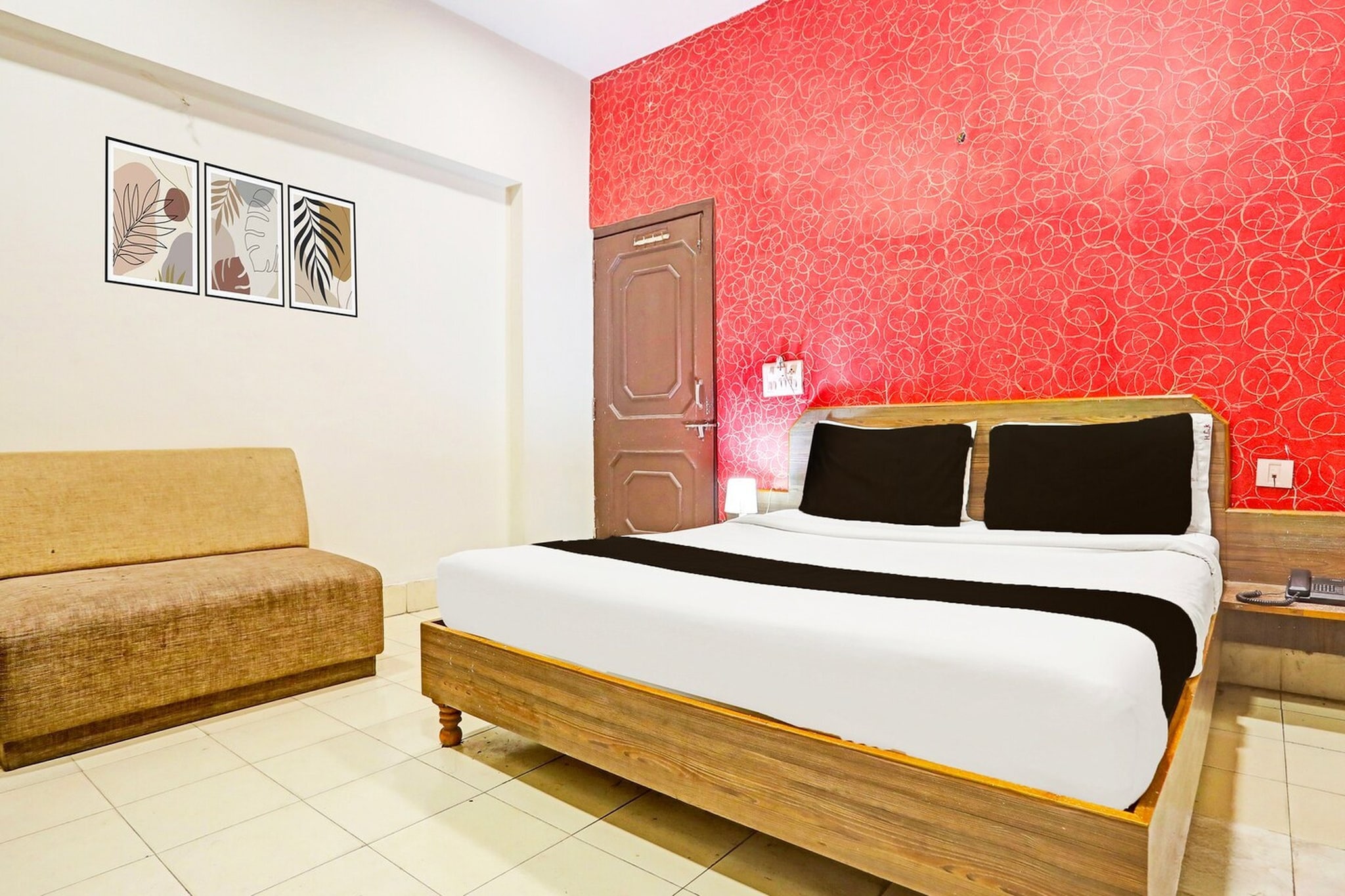 Super Hotel O Jaistambh Chowk