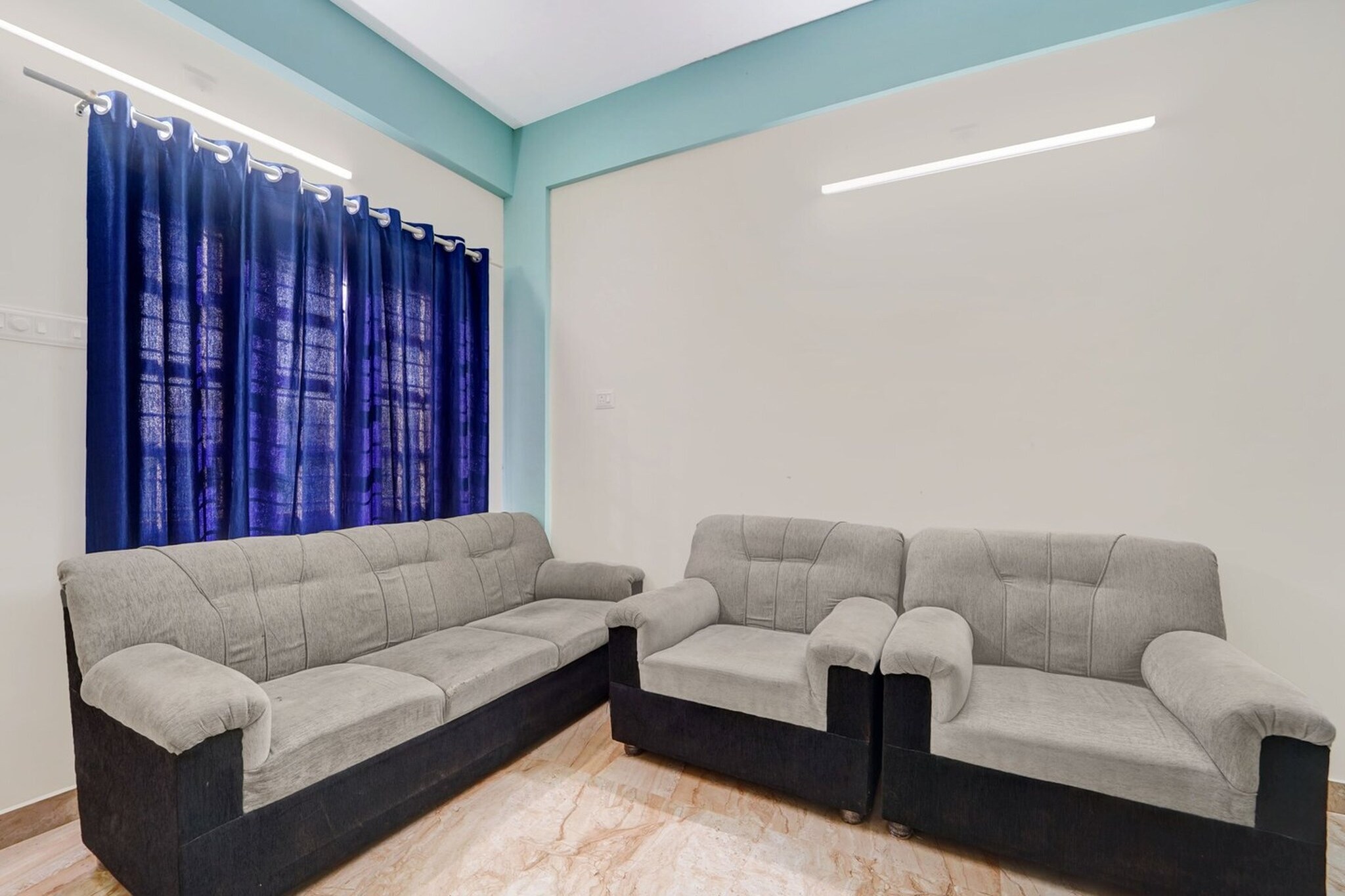 Ground floor: (bedroom(double bed, TV, seating area, seating area, air conditioning, telephone), bathroom(bathtub or shower, shower, washbasin, toilet, Towels incl., shampoo, body soap, hot water), Parking)