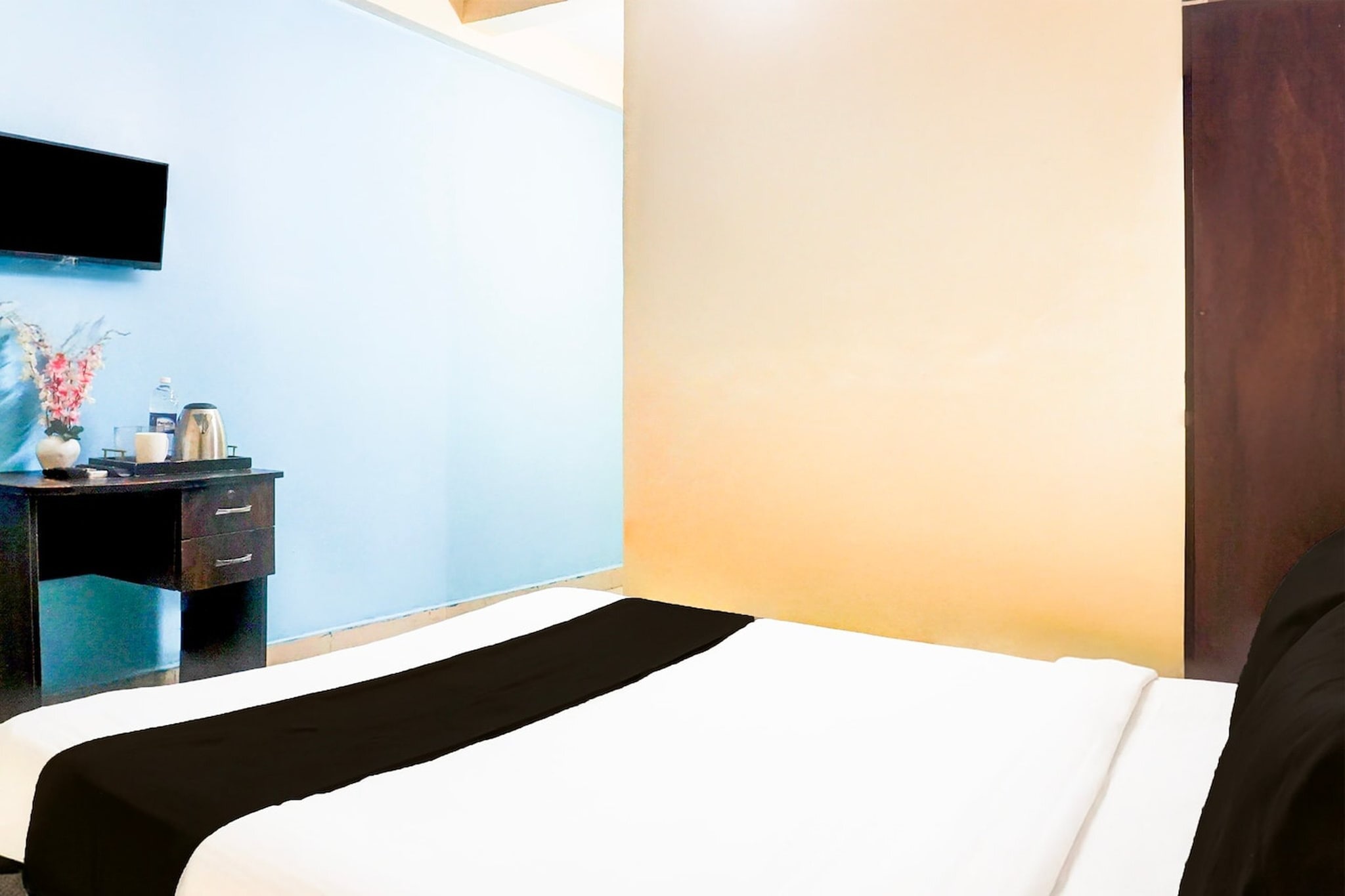 Comfortable Accommodations: Super Hotel O Laxmi Chowk Hinjewadi in Pune offers family rooms with air-conditioning, private bathrooms, and free WiFi throughout the property. Each room includes a work desk, seating area, TV, and free toiletries.

Convenient Facilities: Guests can enjoy a lounge, lift, 24-hour front desk, shared kitchen, housekeeping, laundry, room service, and free on-site parking. Additional amenities include a workout area, library, and tiled floors.

Prime Location: Located 24 km from Pune International Airport, the hotel is near attractions such as University of Pune (15 km), Pataleshwar Cave Temple (18 km), and Bund Garden (21 km). Free on-site parking is available.

Guest Satisfaction: Highly rated for its attentive staff, room cleanliness, and comfort, the hotel ensures a pleasant stay for all visitors.

Unmarried couples are warmly welcome at this property.
Guests with local ID proof are warmly welcome.

Early Check-In Policy: A full day’s room rate will be charged for check-ins before 6:00 AM. Complimentary early check-in is available between 6:00 AM and 10:00 AM, subject to room availability.
Check-in is only available to guests aged 18 and above. Please provide a government-issued ID to confirm your age.
