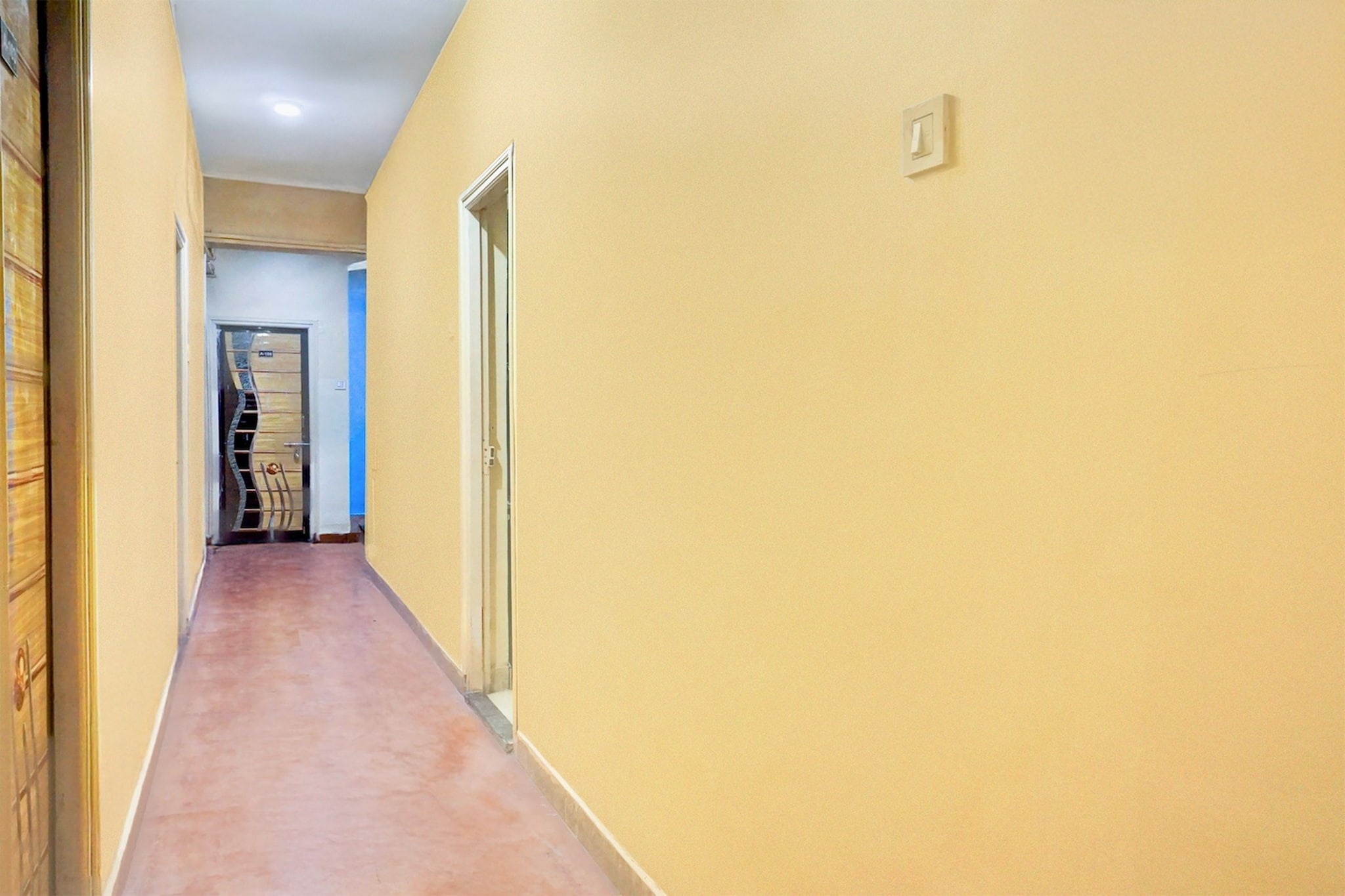 Ground floor: (bedroom(double bed, TV, seating area, seating area, air conditioning, telephone), bathroom(bathtub or shower, shower, washbasin, toilet, Towels incl., shampoo, body soap, hot water), Parking, lift)