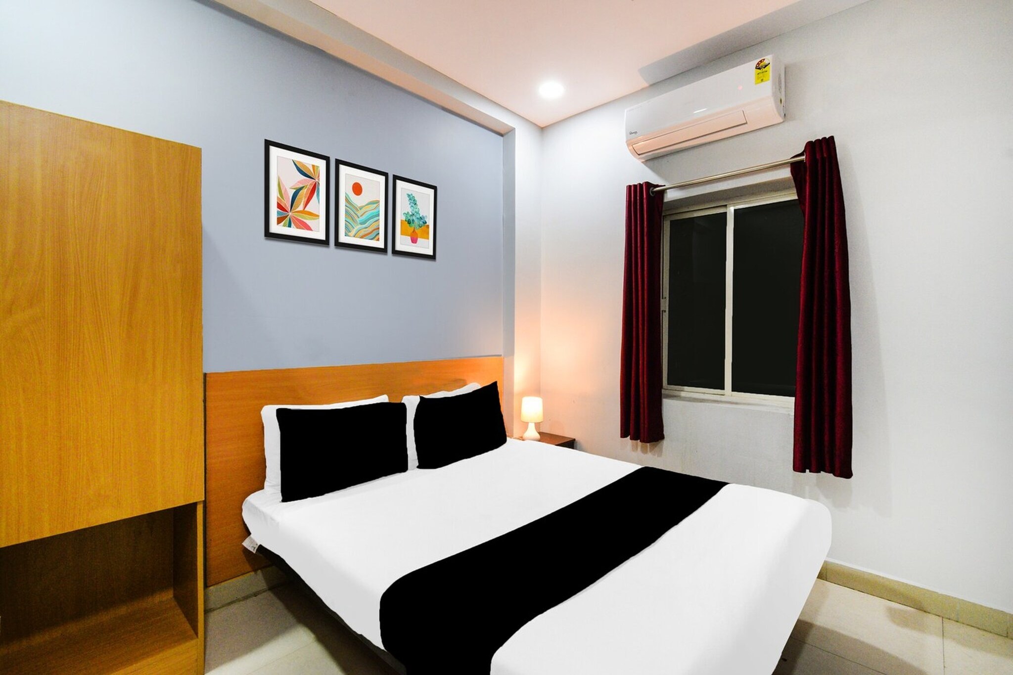 Comfortable Accommodations: Super Hotel O Moula Ali in Hyderabad offers family rooms with air-conditioning, private bathrooms, work desks, and seating areas. Each room includes free toiletries, a bath or shower, TV, and tiled floors.
Essential Facilities: Guests enjoy free WiFi throughout the property, a 24-hour front desk, housekeeping service, room service, and luggage storage. The hotel ensures a pleasant and comfortable stay with these amenities.
Convenient Location: Located 33 km from Rajiv Gandhi International Airport, the hotel provides easy access to local attractions. Reception staff speak English and Hindi, catering to a diverse range of guests.
Unmarried couples are warmly welcome at this property.
Guests with local ID proof are warmly welcome.
Early Check-In Policy: A full day’s room rate will be charged for check-ins before 6:00 AM. Complimentary early check-in is available between 6:00 AM and 10:00 AM, subject to room availability.
Check-in is only available to guests aged 18 and above. Please provide a government-issued ID to confirm your age.
