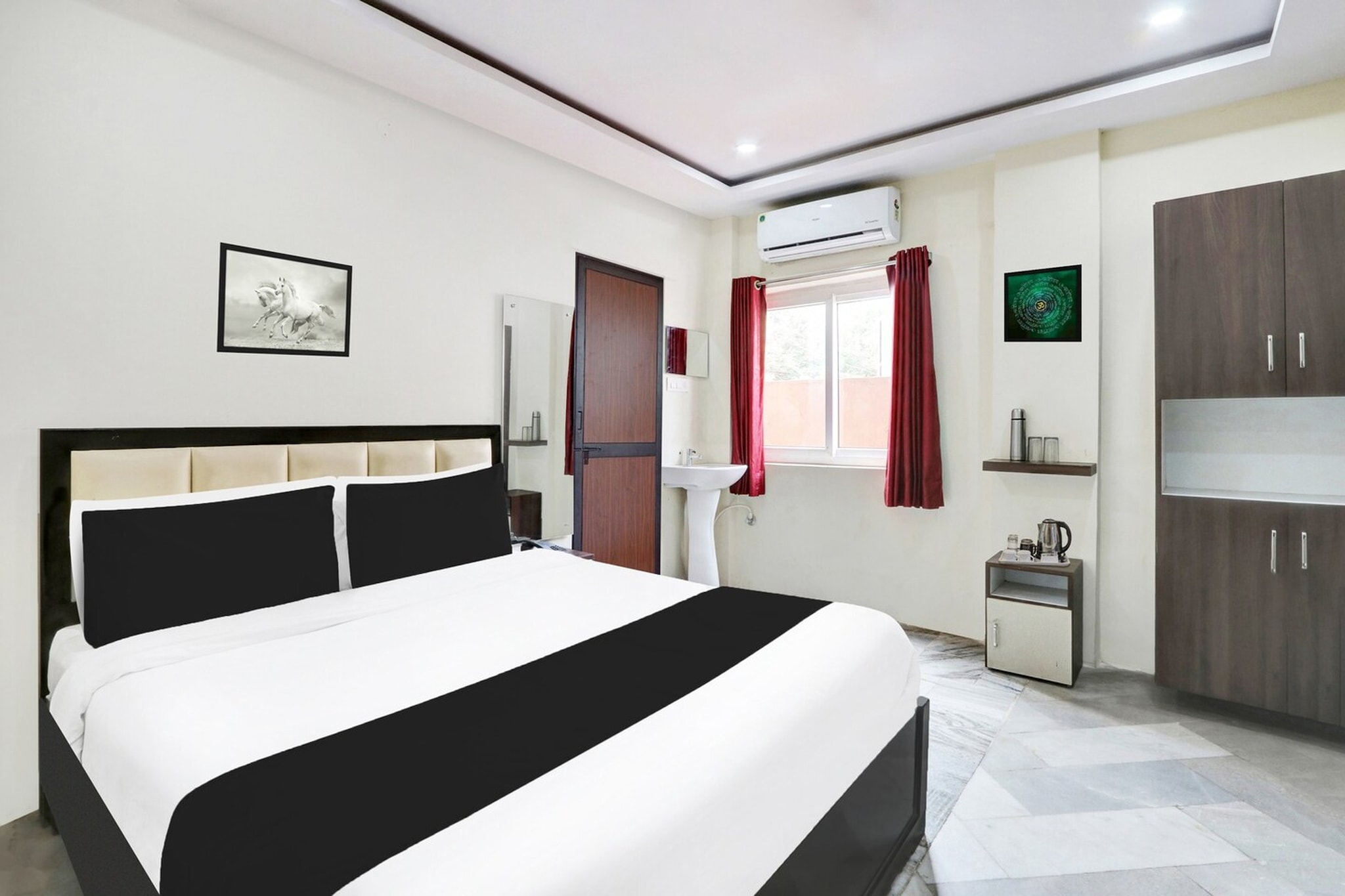 Set within 2.6 km of Jodugulla Palem Beach and 5.3 km of Indira Gandhi Zoological Park, Super Hotel O MVP Double Road offers rooms with air conditioning and a private bathroom in Visakhapatnam. This 4-star hotel offers room service, a 24-hour front desk and free WiFi. The property is non-smoking and is situated 4.1 km from Submarine Museum.
The units at the hotel come with a seating area, a flat-screen TV with cable channels and a private bathroom with free toiletries and a shower. All rooms feature a desk.
Daspalla Hills is 4.3 km from Super Hotel O MVP Double Road, while Diamond Park is 4.7 km away. Visakhapatnam Airport is 11 km from the property.
Unmarried couples are warmly welcome at this property.
Guests with local ID proof are warmly welcome.
Early Check-In Policy: A full day’s room rate will be charged for check-ins before 6:00 AM. Complimentary early check-in is available between 6:00 AM and 10:00 AM, subject to room availability.