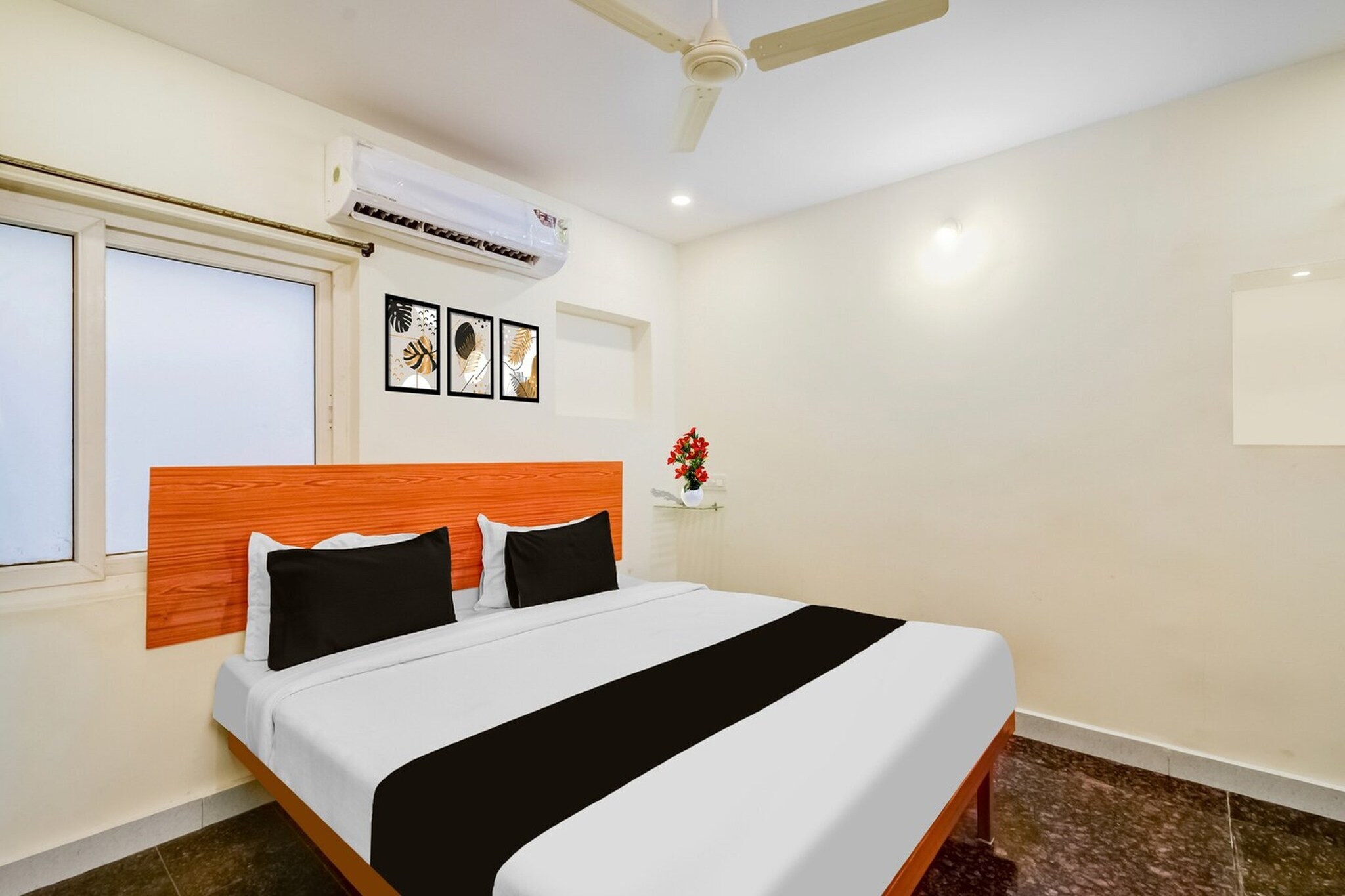 Located within 12 km of Jalavihar and 13 km of Snow World, Super Hotel O Neredmet Road provides rooms with air conditioning and a private bathroom in Hyderabad. This 3-star hotel offers room service, a 24-hour front desk and free WiFi. The hotel features family rooms.
All units at the hotel are equipped with a seating area, a flat-screen TV with satellite channels and a private bathroom with free toiletries and a bath or shower. All guest rooms include a desk.
Guests at Super Hotel O Neredmet Road can enjoy an à la carte or a continental breakfast.
AP State Archaeology Museum is 14 km from the accommodation, while Hussain Sagar Lake is 14 km away. Rajiv Gandhi International Airport is 35 km from the property.
Unmarried couples are warmly welcome at this property.
Guests with local ID proof are warmly welcome.
Early Check-In Policy: A full day’s room rate will be charged for check-ins before 6:00 AM. Complimentary early check-in is available between 6:00 AM and 10:00 AM, subject to room availability.
Check-in is only available to guests aged 18 and above. Please provide a government-issued ID to confirm your age.