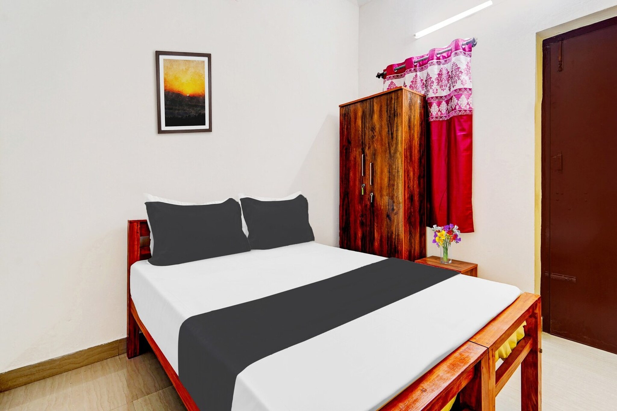 Comfortable Accommodations: Super Hotel O Okkilipalayam in Coimbatore offers 4-star comfort with air-conditioned rooms featuring private bathrooms, work desks, and free WiFi throughout the property.
Convenient Facilities: Guests can enjoy a lounge, 24-hour front desk, family rooms, and room service. Additional amenities include free toiletries, showers, dressing rooms, TVs, and tiled floors.
Prime Location: Located 21 km from Coimbatore International Airport, the hotel is near Codissia Trade Fair Complex (24 km), Podanur Junction (11 km), and Coimbatore Junction (14 km). Highly rated for staff, room cleanliness, and comfort.
Unmarried couples are warmly welcome at this property.
Guests with local ID proof are warmly welcome.
Early Check-In Policy: A full day’s room rate will be charged for check-ins before 6:00 AM. Complimentary early check-in is available between 6:00 AM and 10:00 AM, subject to room availability.
Check-in is only available to guests aged 18 and above. Please provide a government-issued ID to confirm your age.