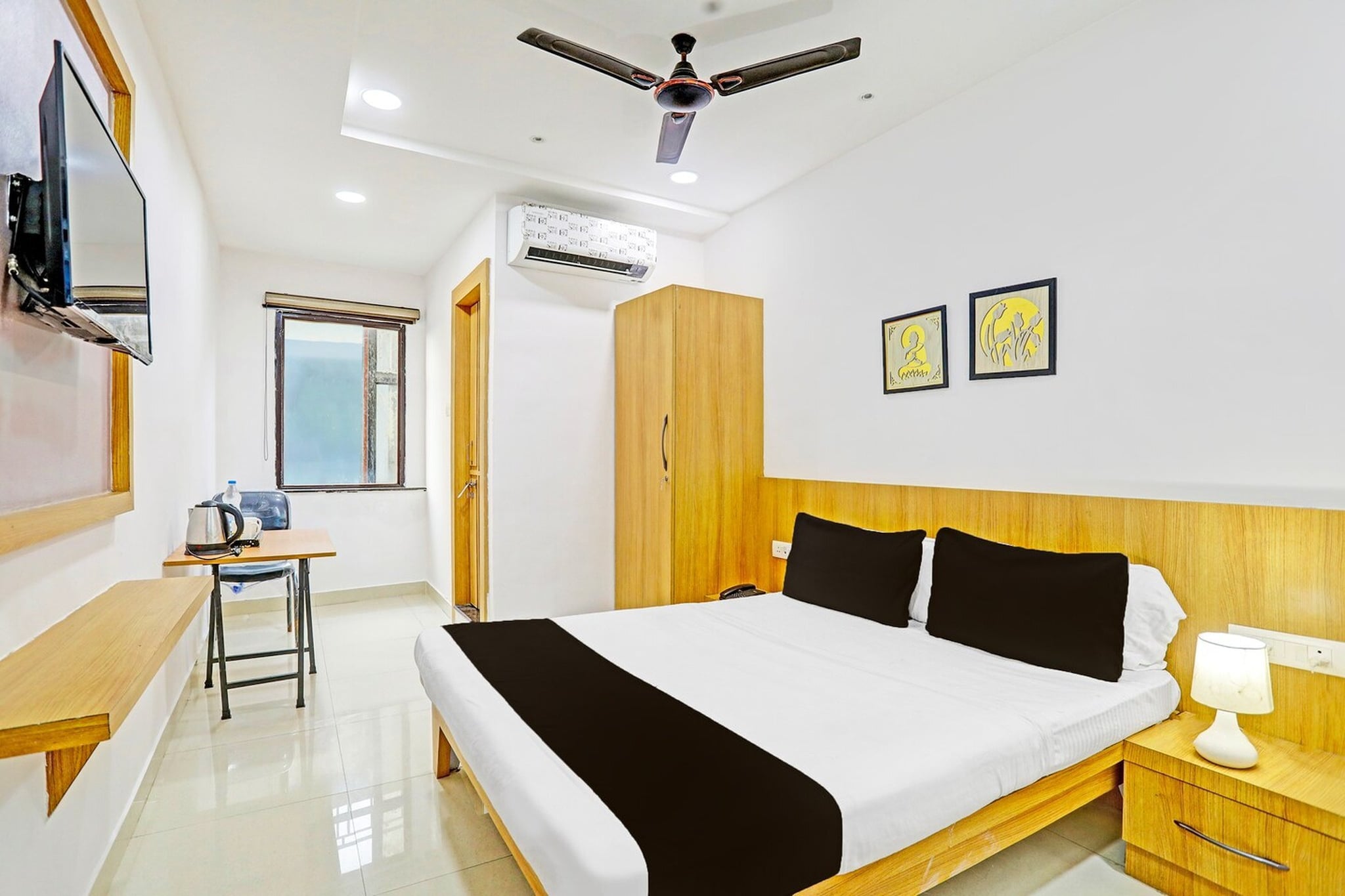 Located within 7.6 km of Raipur Railway Station and 30 km of Raipur International Cricket Stadium, Super Hotel O Raipur offers rooms in Raipur. With a shared lounge, the 3-star hotel has air-conditioned rooms with free WiFi, each with a private bathroom. The accommodation provides room service and a 24-hour front desk for guests.

Guest rooms at the hotel are equipped with a seating area, a flat-screen TV with cable channels and a safety deposit box. All units include a desk.

A continental breakfast is available at Super Hotel O Raipur.

Swami Vivekananda Airport is 21 km away.

Unmarried couples are warmly welcome at this property.
Guests with local ID proof are warmly welcome.
Early Check-In Policy: A full dayâ€™s room rate will be charged for check-ins before 6:00 AM. Complimentary early check-in is available between 6:00 AM and 10:00 AM, subject to room availability.

Check-in is only available to guests aged 18 and above. Please provide a government-issued ID to confirmÂ yourÂ age.

