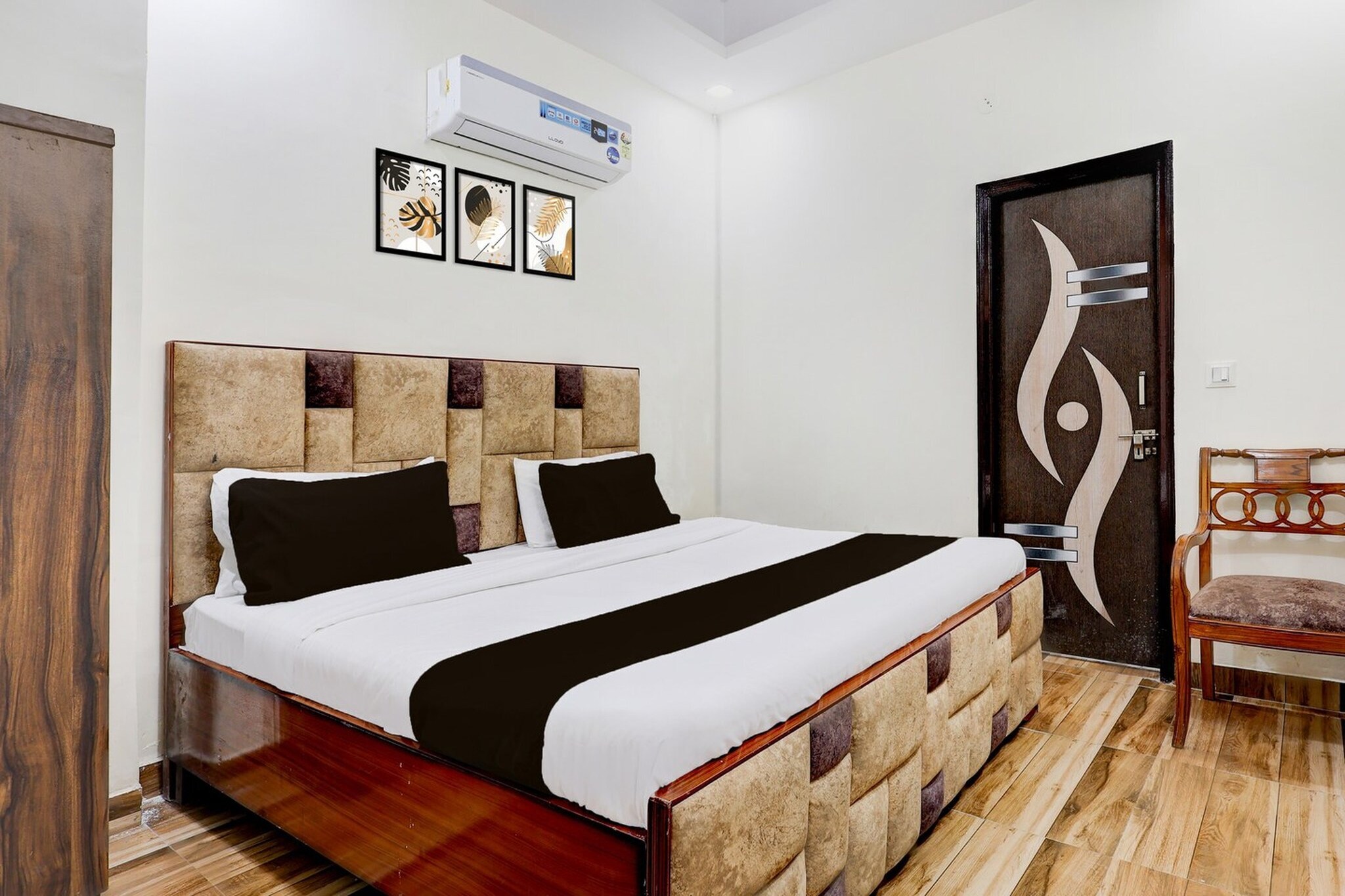 Located within 19 km of Tughlaqabad Fort and 26 km of Qutub Minar, Super Hotel O Rajeev Nagar Faridabad provides rooms with air conditioning and a private bathroom in Faridabad. This 3-star hotel offers room service and a 24-hour front desk. The property is non-smoking and is situated 26 km from WorldMark Gurgaon.
All units at the hotel are equipped with a seating area, a flat-screen TV with satellite channels and a private bathroom with free toiletries and a bath or shower. All rooms include a desk.
Humayun's Tomb is 27 km from Super Hotel O Rajeev Nagar Faridabad, while MG Road is 29 km away. Delhi International Airport is 35 km from the property.
Unmarried couples are warmly welcome at this property.
Guests with local ID proof are warmly welcome.
Early Check-In Policy: A full day’s room rate will be charged for check-ins before 6:00 AM. Complimentary early check-in is available between 6:00 AM and 10:00 AM, subject to room availability.
Check-in is only available to guests aged 18 and above. Please provide a government-issued ID to confirm your age.
