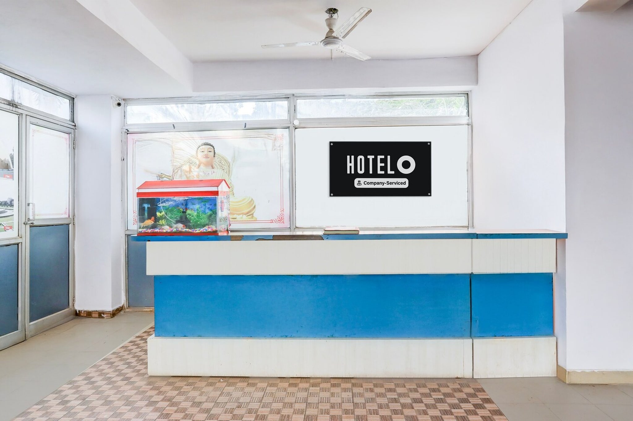 Ground floor: (bedroom(double bed, TV, seating area, air conditioning, Towels incl., telephone), bathroom(bathtub or shower, shower, washbasin, toilet, shampoo, body soap, hot water), Parking, lift)