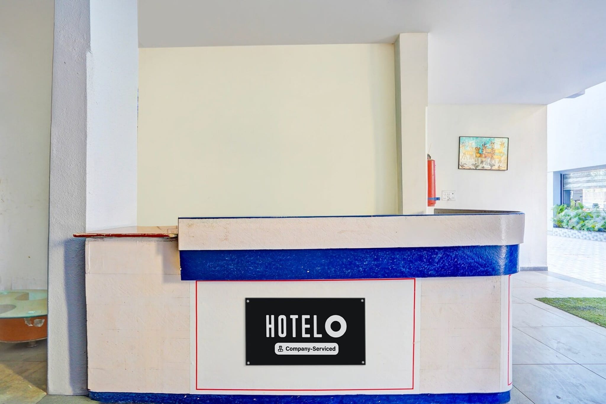 Ground floor: (bedroom(double bed, TV, seating area, fridge, air conditioning, Towels incl., telephone), bathroom(bathtub or shower, shower, washbasin, toilet, shampoo, body soap, hot water), Parking, lift)