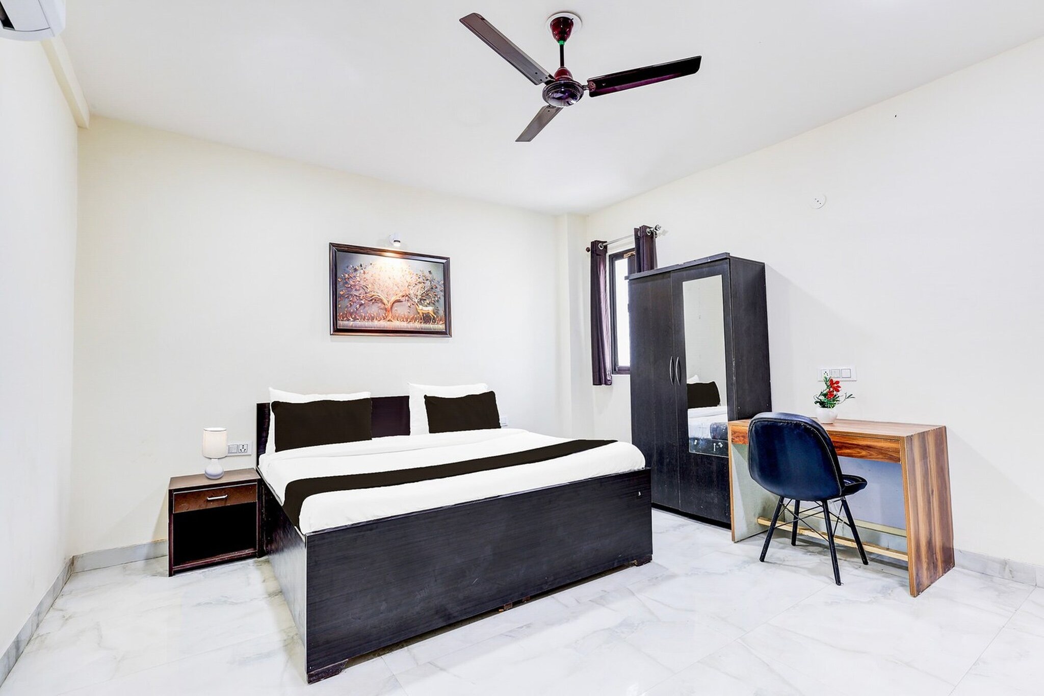 Hotel O Sector 25 Near Iskcon Temple