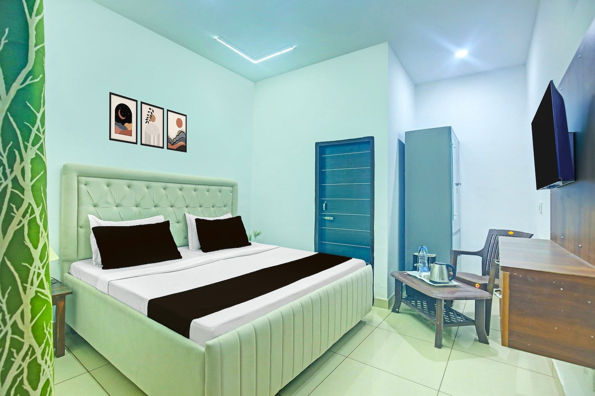 Located within 10 km of Rock Garden and 6.2 km of Mohali Cricket Stadium, Super Hotel O Sector 52 Chandigarh Formerly Hotel Muskan features rooms in SohÄna. With a restaurant, the 3-star hotel has air-conditioned rooms with free WiFi, each with a private bathroom. The accommodation provides room service, a 24-hour front desk and luggage storage for guests.

Guest rooms at the hotel are equipped with a seating area and a flat-screen TV with satellite channels. All guest rooms include a desk.

Sukhna Lake is 10 km from Super Hotel O Sector 52 Chandigarh Formerly Hotel Muskan, while ChhattBir Zoo is 19 km away. Chandigarh Airport is 7 km from the property.

Unmarried couples are warmly welcome at this property.
Guests with local ID proof are warmly welcome.
Early Check-In Policy: A full dayâ€™s room rate will be charged for check-ins before 6:00 AM. 
Complimentary early check-in is available between 6:00 AM and 10:00 AM, subject to room availability.

Check-in is only available to guests aged 18 and above. Please provide a government-issued ID to confirmÂ yourÂ age.