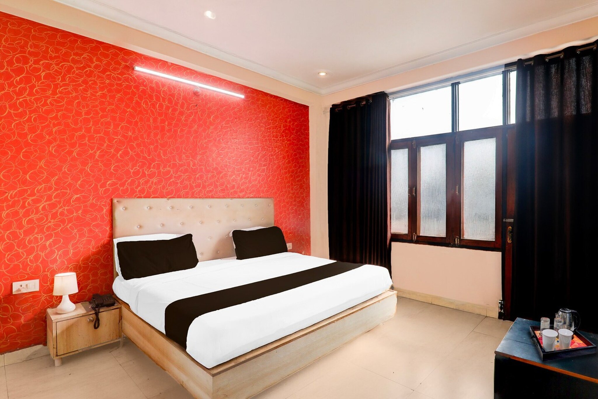 Comfortable Accommodations: Super Hotel O Sharda Nagar Lucknow in Lucknow offers family rooms with air-conditioning, private bathrooms, work desks, and free toiletries. Each room includes a TV, wardrobe, and seating area.

Dining Experience: The family-friendly restaurant serves Indian cuisine in a welcoming ambience. Guests can enjoy meals in the on-site restaurant or take advantage of room service.

Convenient Facilities: The hotel provides free WiFi throughout, a lounge, 24-hour front desk, shared kitchen, housekeeping, laundry, and free on-site parking. Additional amenities include a work desk and TV.

Prime Location: Located 4 km from Chaudhary Charan Singh International Airport, the hotel is near attractions such as Lucknow University (12 km), Lucknow Junction Railway Station (9 km).

Unmarried couples are warmly welcome at this property.
Guests with local ID proof are warmly welcome.

Early Check-In Policy: A full day’s room rate will be charged for check-ins before 6:00 AM. 
Complimentary early check-in is available between 6:00 AM and 10:00 AM, subject to room availability.

Check-in is only available to guests aged 18 and above. Please provide a government-issued ID to confirm your age.