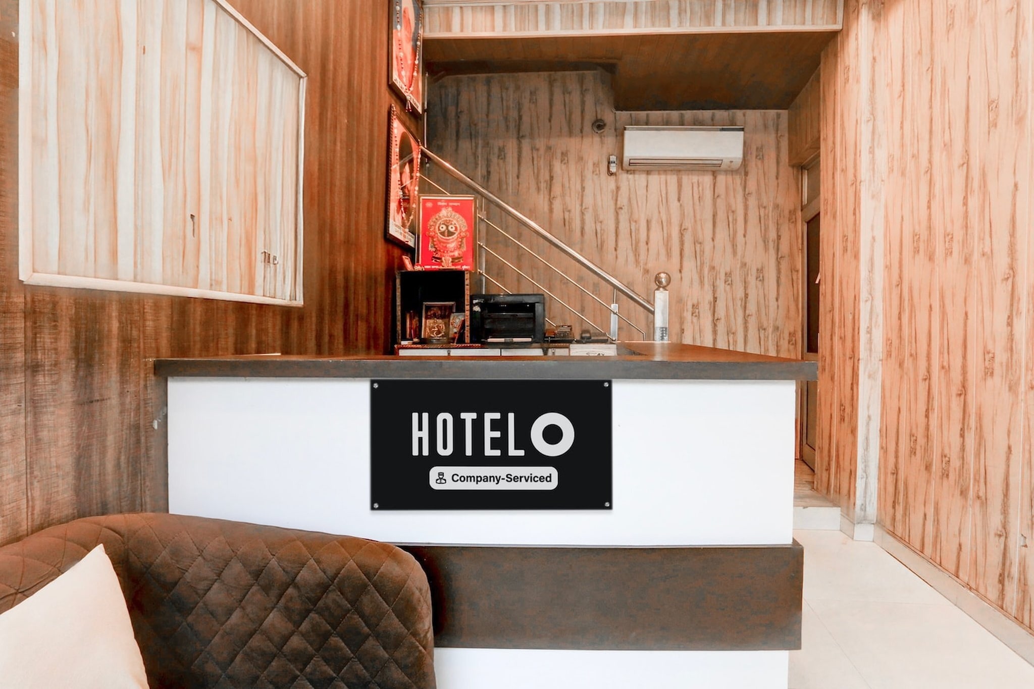 Ground floor: (bedroom(double bed, TV, seating area, air conditioning, Towels incl., telephone), bathroom(bathtub or shower, shower, washbasin, toilet, shampoo, body soap, hot water), Parking)