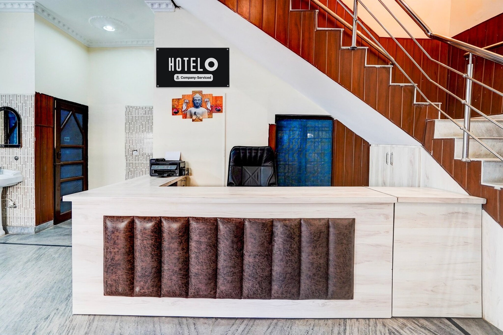 Ground floor: (bedroom(double bed, TV, seating area, air conditioning, Towels incl., telephone), bathroom(bathtub or shower, shower, washbasin, toilet, shampoo, body soap, hot water))