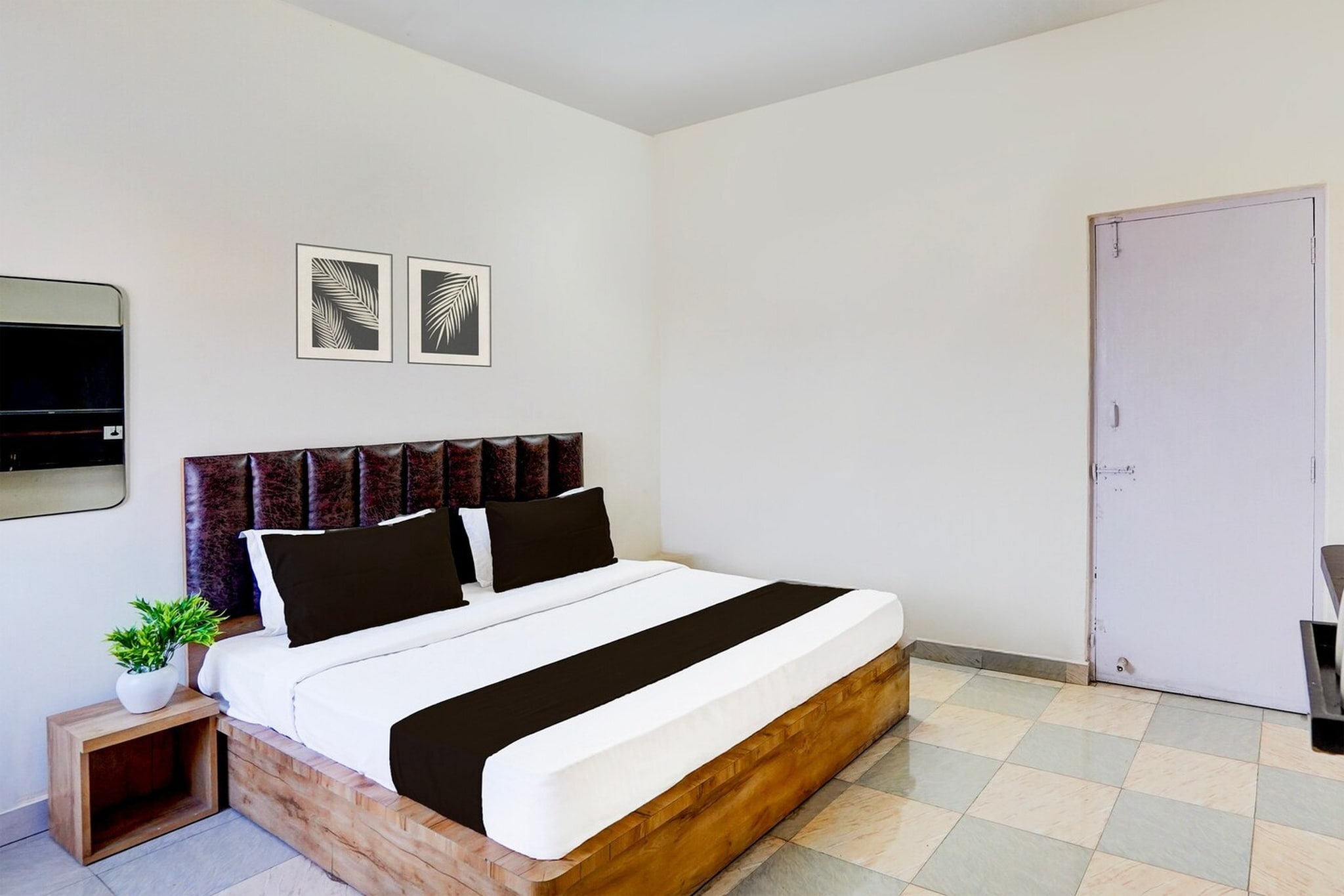 Comfortable Accommodations: Super Hotel O Sudhowala Near Nanda ki Chowk in Dehradun offers family rooms with air-conditioning, private bathrooms, work desks, and seating areas. Each room includes free toiletries, a bath or shower, TV, tiled floors, and a wardrobe.

Essential Facilities: Guests enjoy free WiFi throughout the property, a 24-hour front desk, housekeeping service, room service, and luggage storage. The hotel provides a continental breakfast and a variety of amenities to ensure a pleasant stay.

Convenient Location: Located 33 km from Dehradun Airport, the hotel is close to attractions such as Gun Hill Point (36 km), Indian Military Academy (5 km), and Dehradun Station (10 km). Nearby points of interest include Dehradun Clock Tower and Mussoorie Mall Road, each 36 km away.

Unmarried couples are warmly welcome at this property.
Guests with local ID proof are warmly welcome.
Early Check-In Policy: A full dayâ€™s room rate will be charged for check-ins before 6:00 AM. 
Complimentary early check-in is available between 6:00 AM and 10:00 AM, subject to room availability.
Check-in is only available to guests aged 18 and above. Please provide a government-issued ID to confirmÂ yourÂ age.