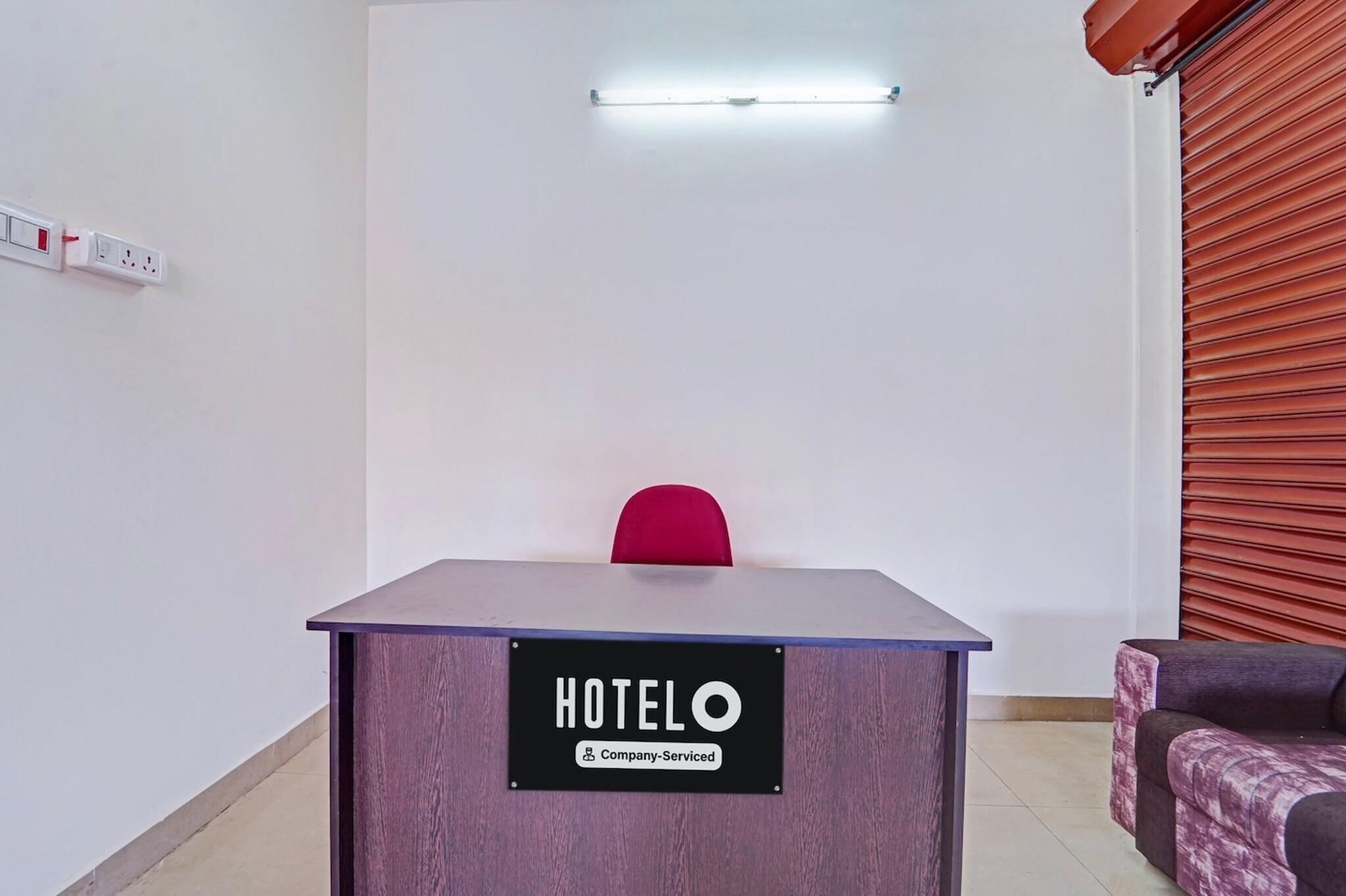 Ground floor: (bedroom(double bed, TV, seating area, air conditioning, Towels incl., telephone), bathroom(bathtub or shower, shower, washbasin, toilet, shampoo, body soap, hot water), Parking)